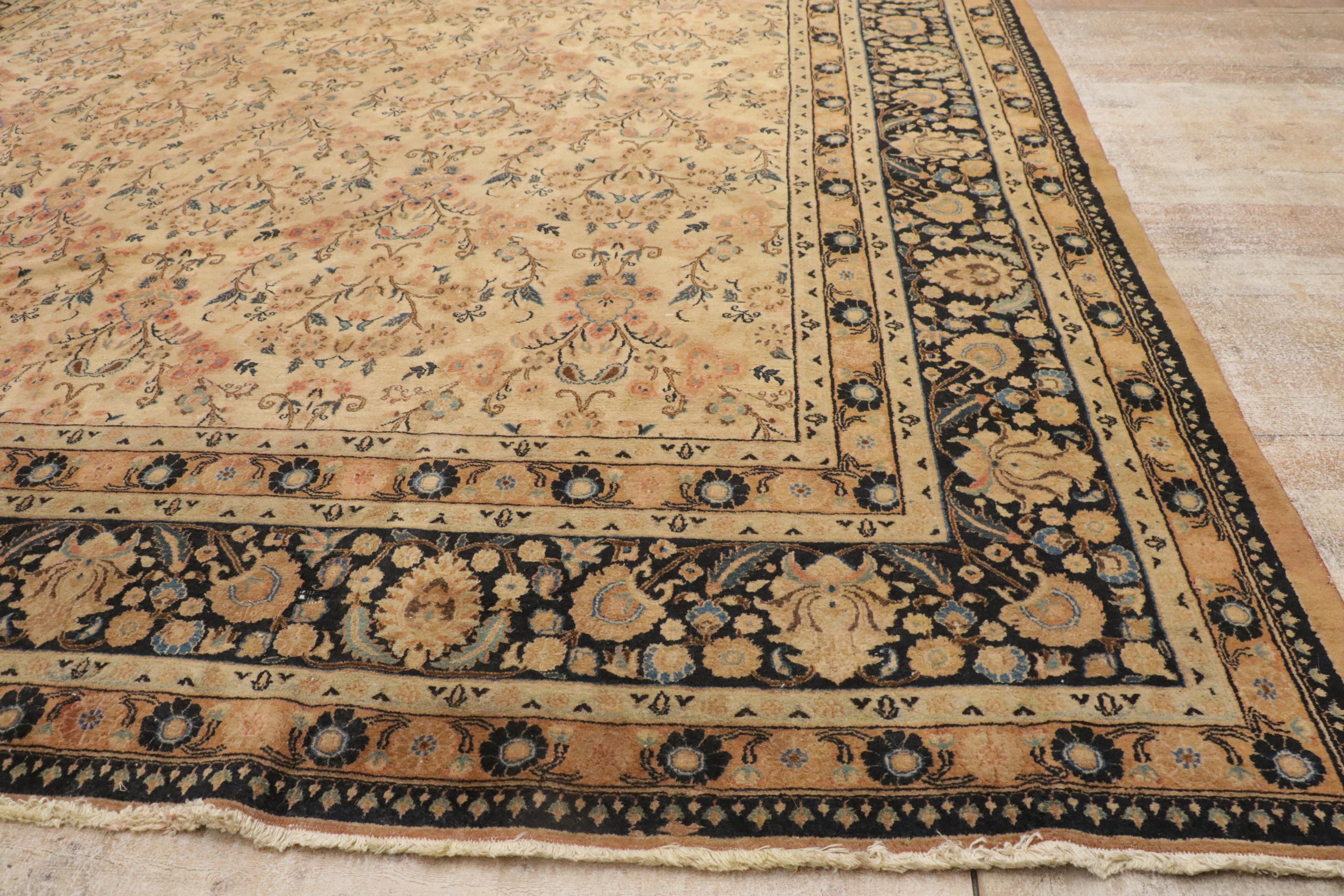 Tapis persan Mashhad des années 1900 avec style européen traditionnel en vente 6