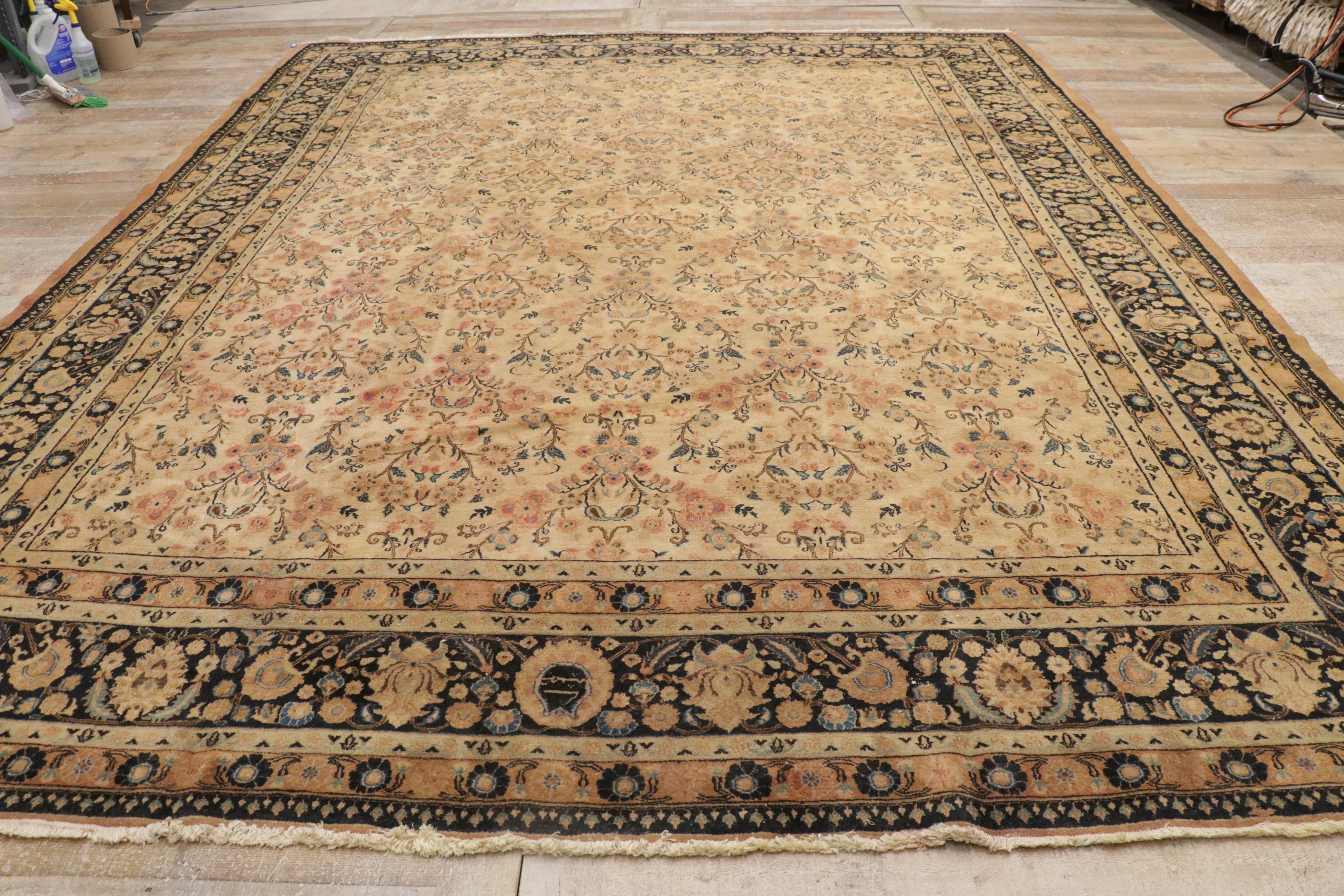 Tapis persan Mashhad des années 1900 avec style européen traditionnel en vente 7