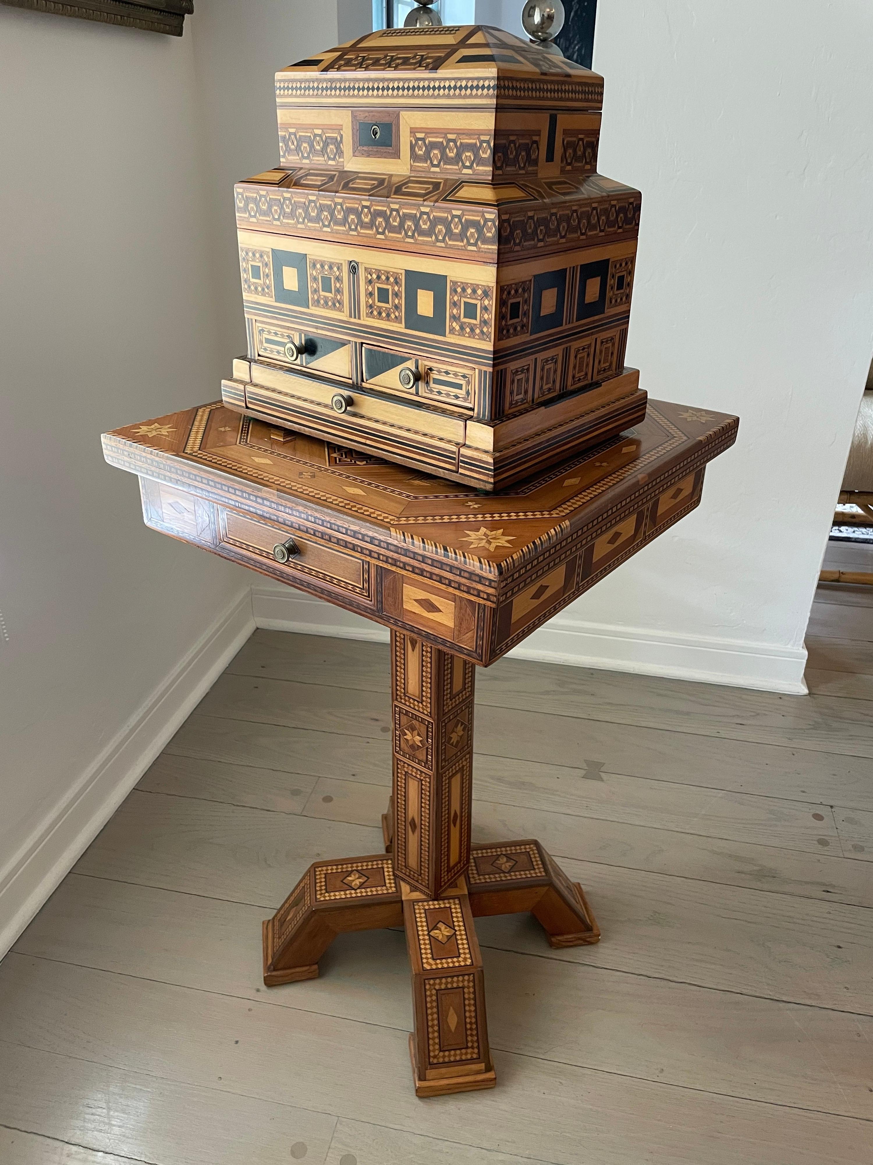 Table d'appoint 1900 en marqueterie faite par un prisonnier en vente 5