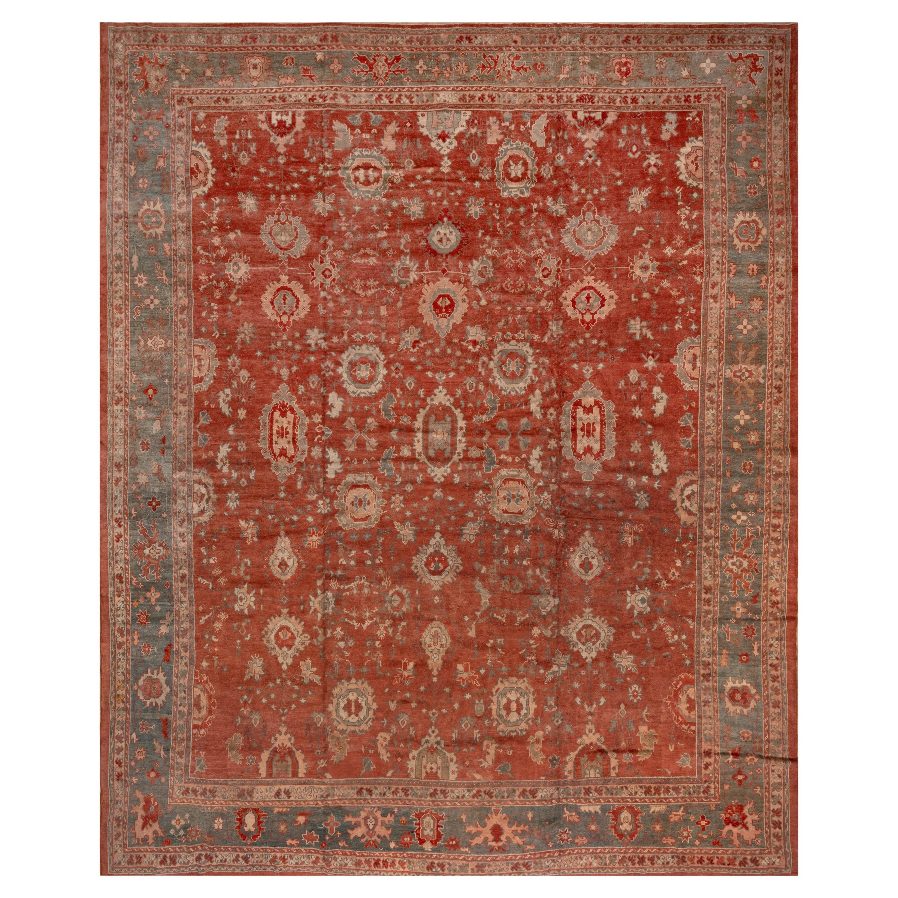 Rare tapis turc ancien d'Oushak des années 1900, fond rouge rouille, bordures vertes