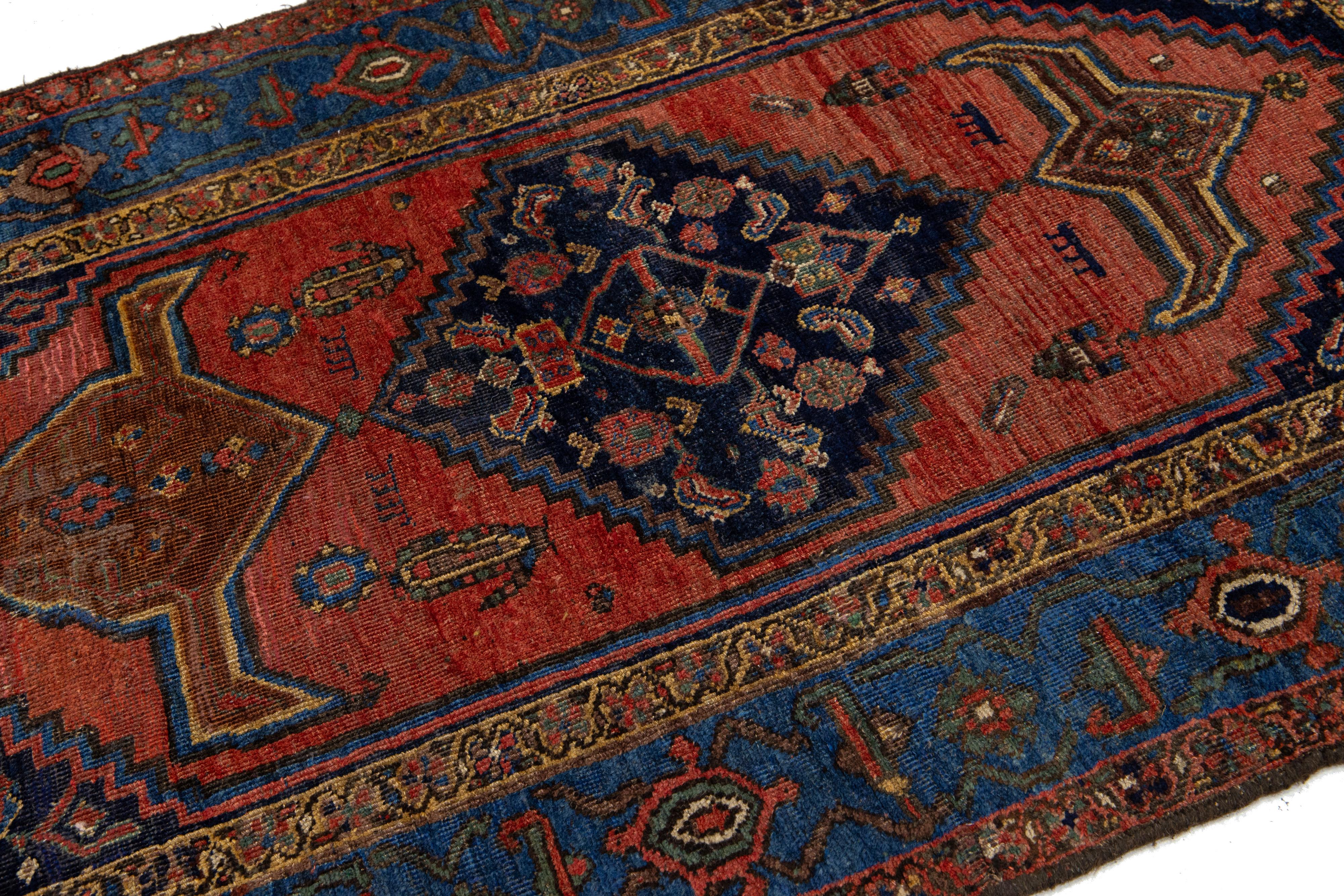 1900er Rot und Blau Antiker Bidjar Handgefertigter Wollteppich (Persisch) im Angebot