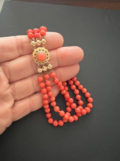 Bracciale antico in corallo rosso con perline in oro 14 carati