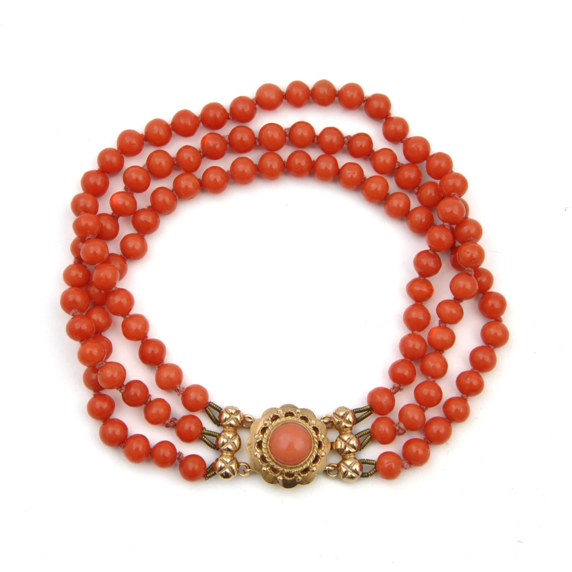 Late Victorian Antique Red Coral 14 Karat Gold Beaded Bracelet For Sale