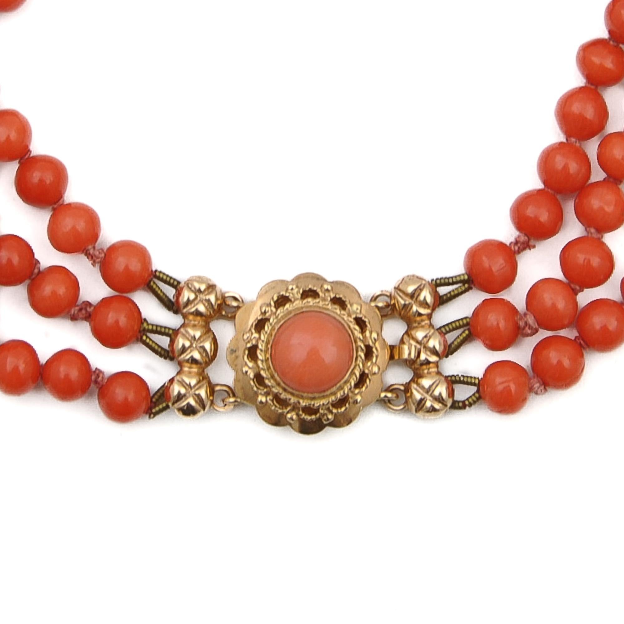 Round Cut Antique Red Coral 14 Karat Gold Beaded Bracelet For Sale