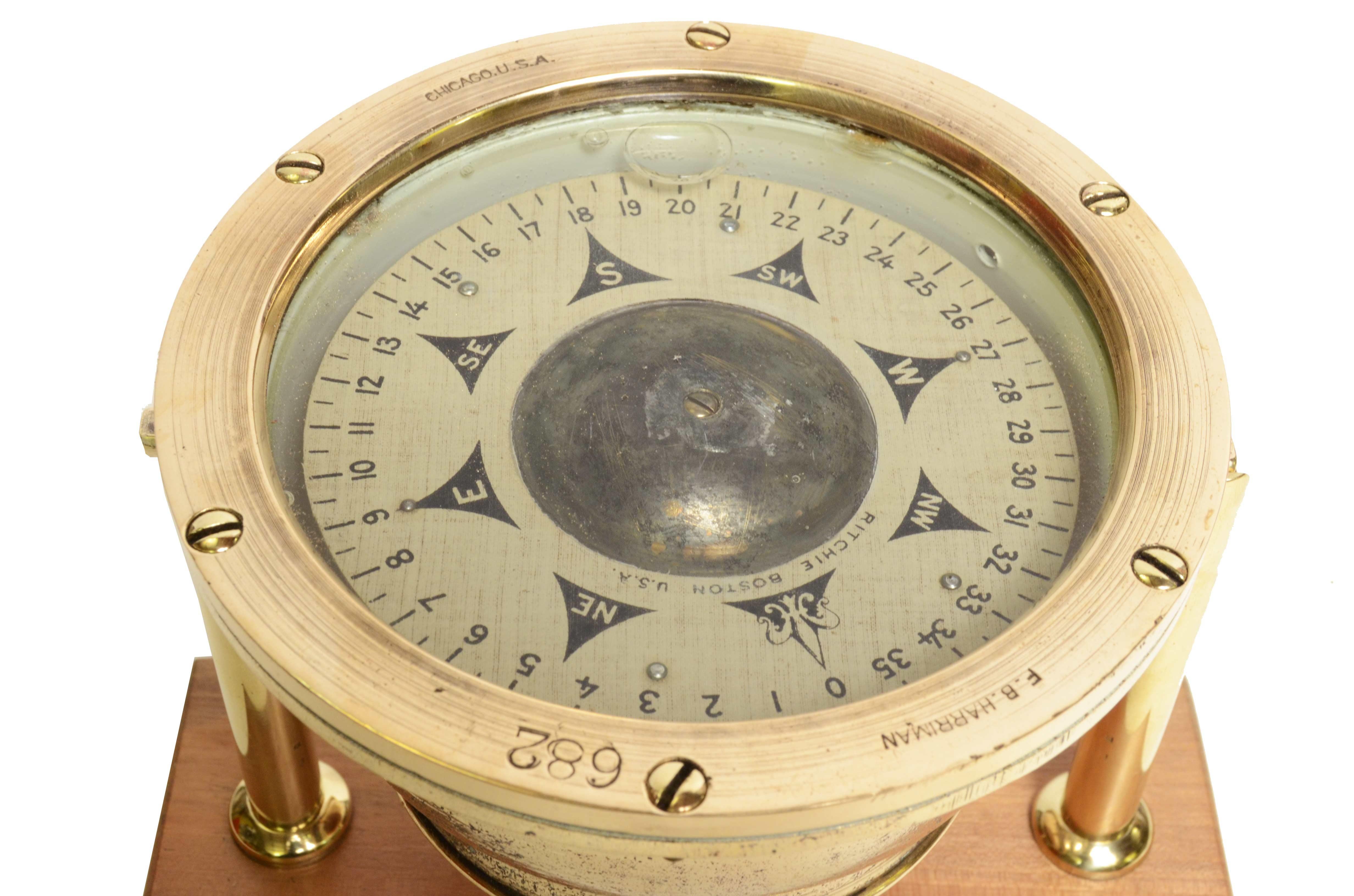 Liquid compass on gimbal signed Ritchie Boston USA from the early 1900s, marketed by the company F.B. Harrisman of Chicago, the compass is mounted on a custom ona wooden board and brass base made to measure.
Eight-wind rose complete with protractor