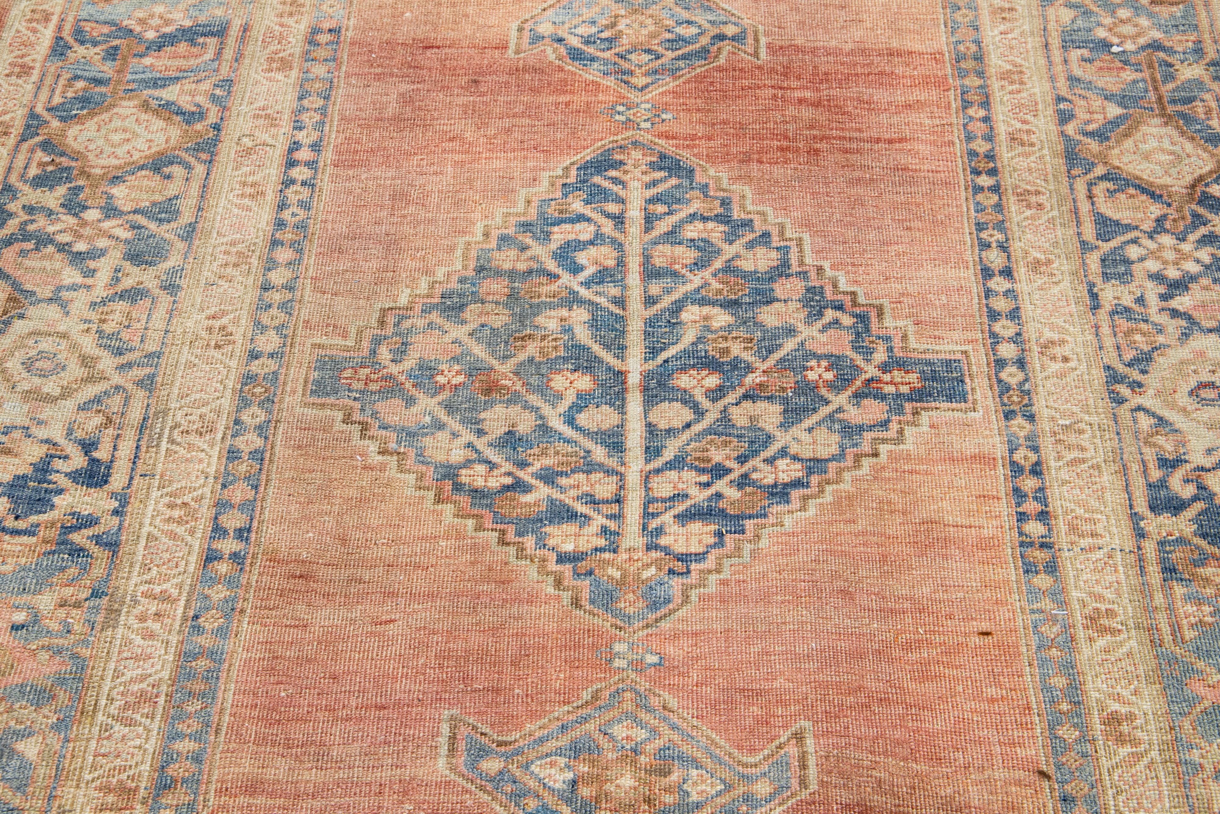 1900's Room-sized Wollteppich Rustic Antique Bidjar Design mit Medaillon-Motiv im Zustand „Gut“ im Angebot in Norwalk, CT
