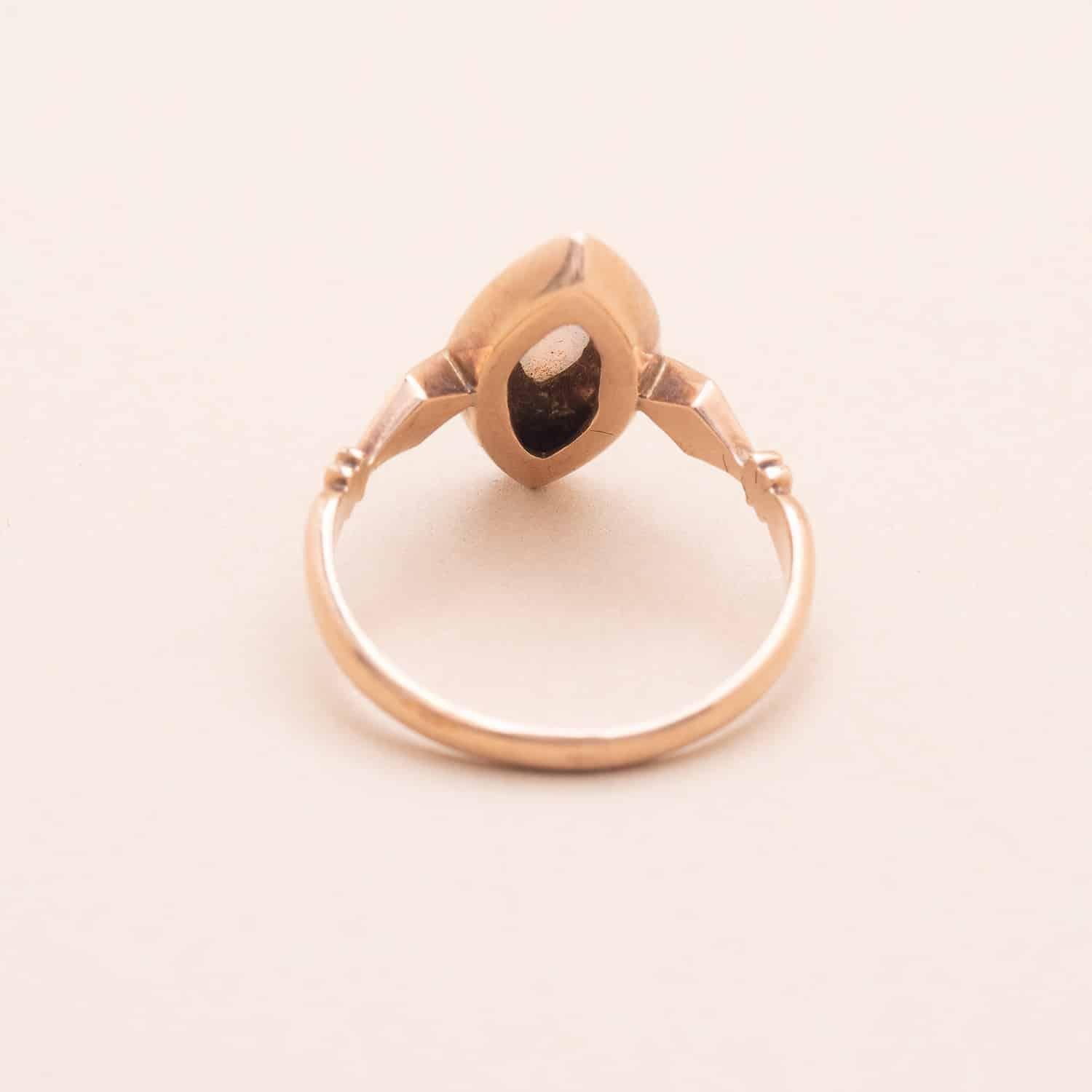 Cabochon 1900s rose gold and opal marquise ring For Sale