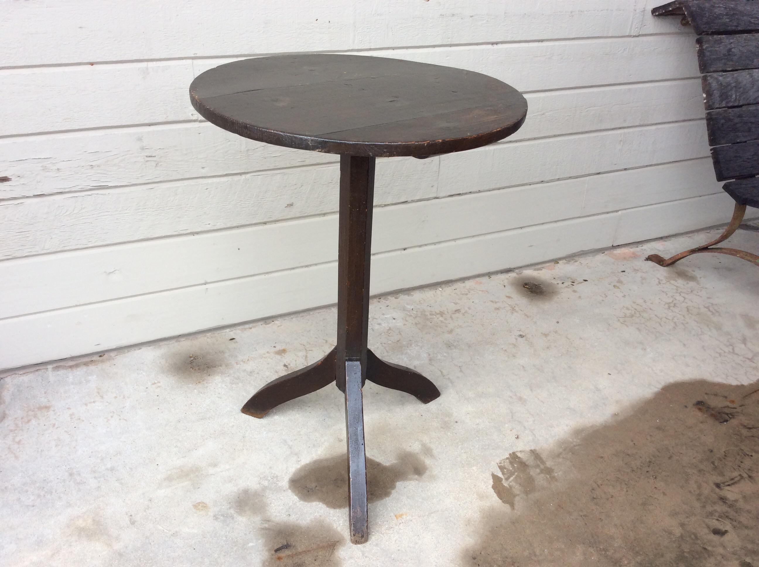 1900s Rustic French Pedestal Side Table In Good Condition In Burton, TX