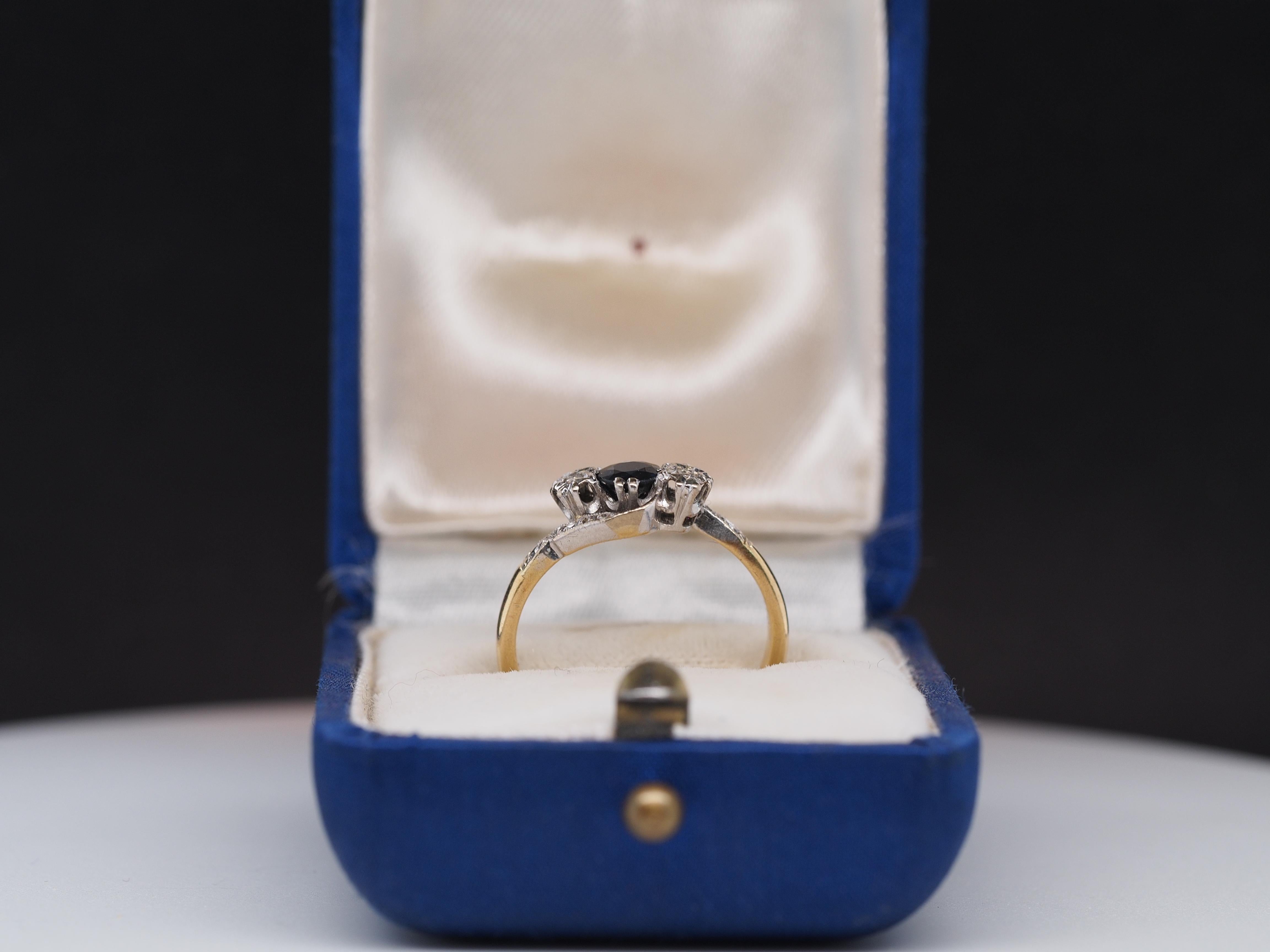 Edwardian 1900s Sapphire and Old European Cut Diamond 18k Yellow Gold Engagement Ring For Sale