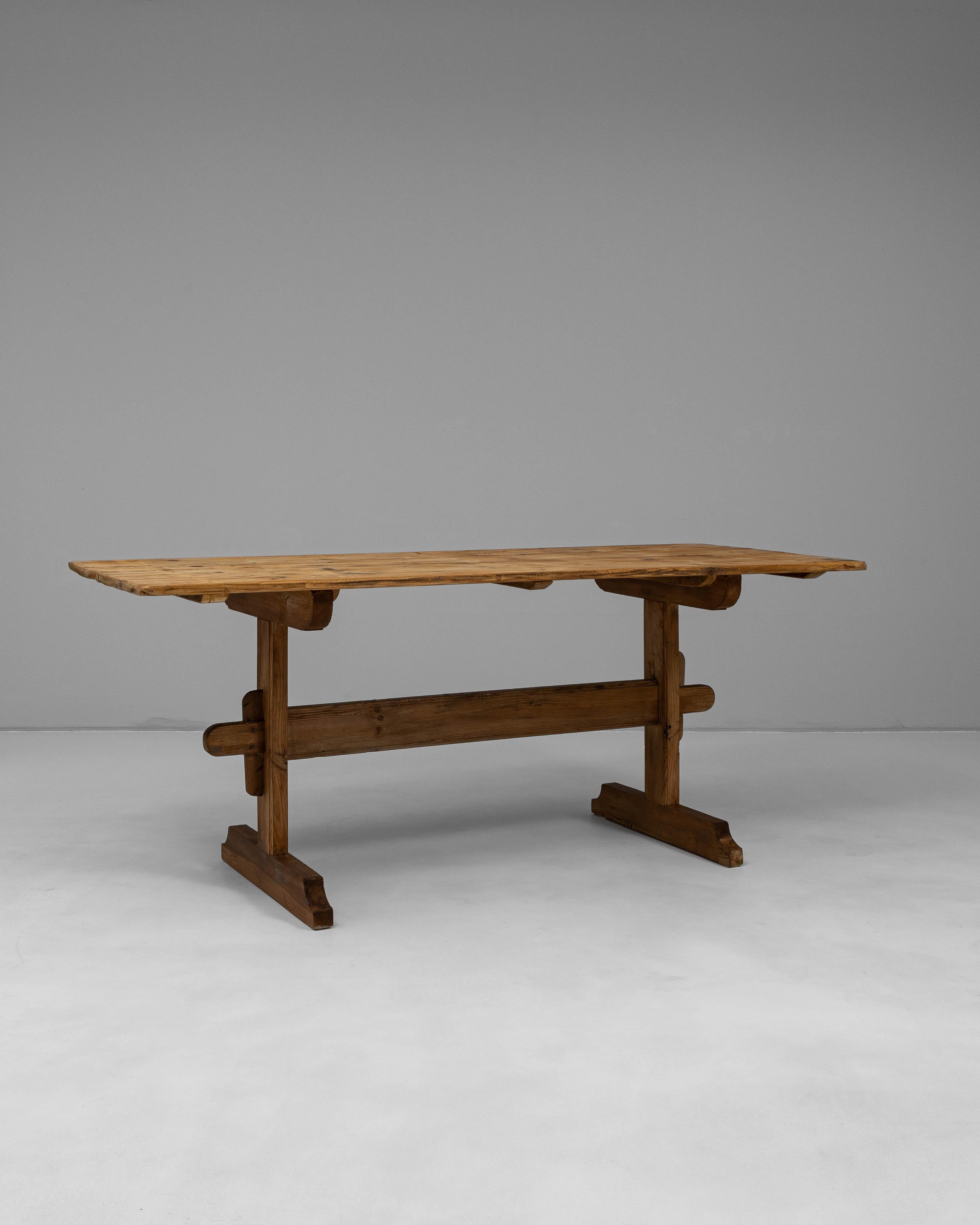 Table de salle à manger à tréteaux en pin de style scandinave des années 1900 Bon état - En vente à High Point, NC