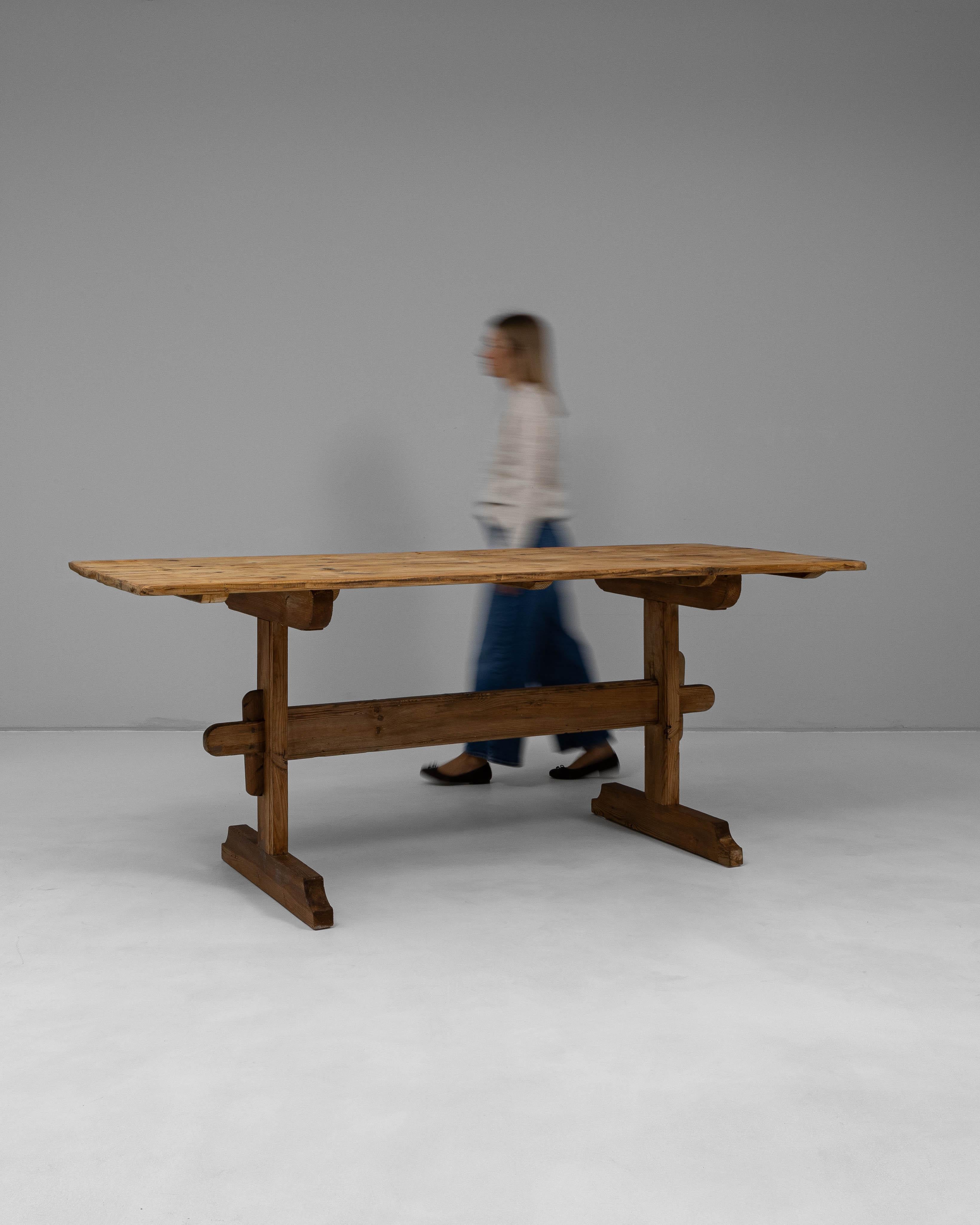 20ième siècle Table de salle à manger à tréteaux en pin de style scandinave des années 1900 en vente