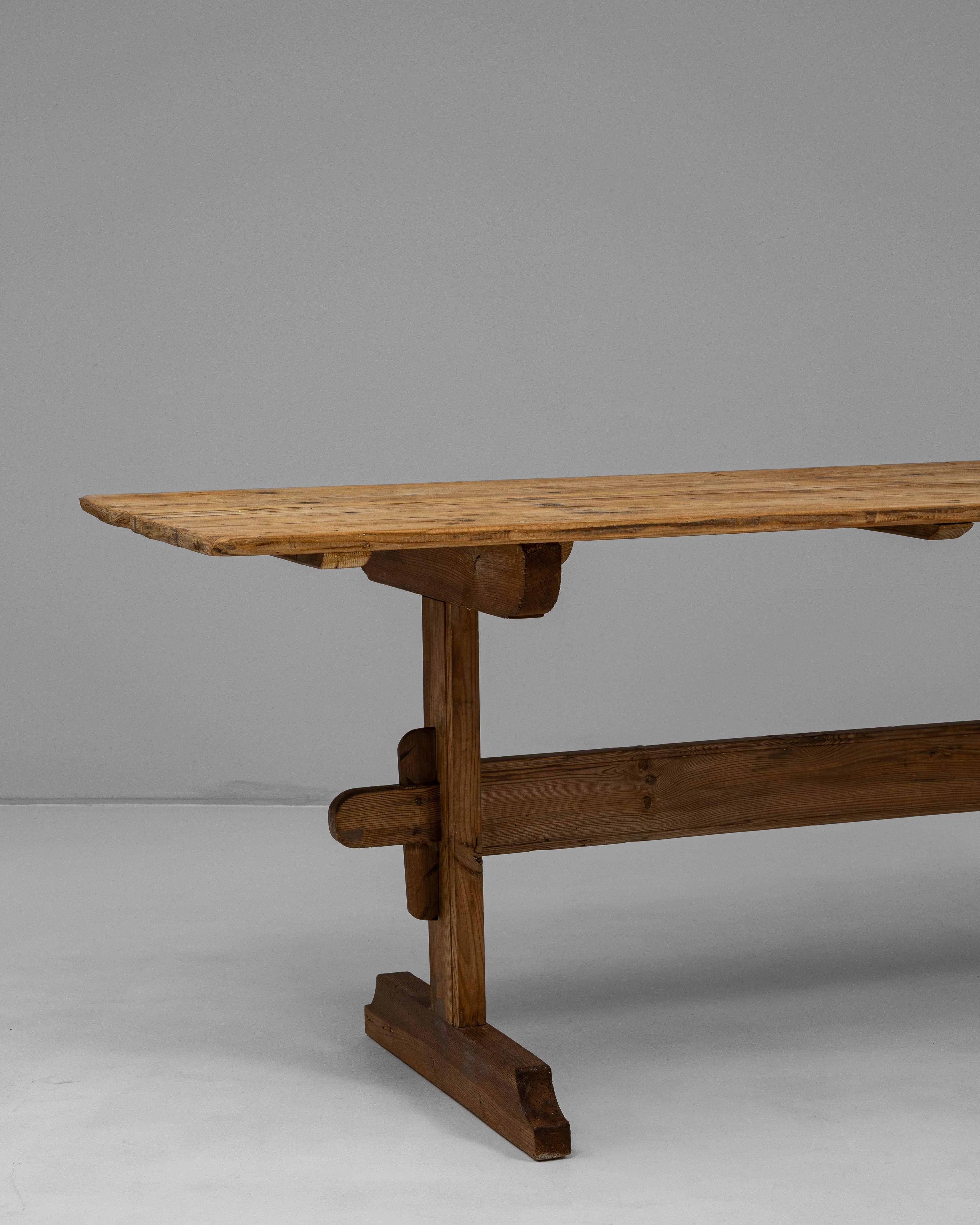 Pin Table de salle à manger à tréteaux en pin de style scandinave des années 1900 en vente