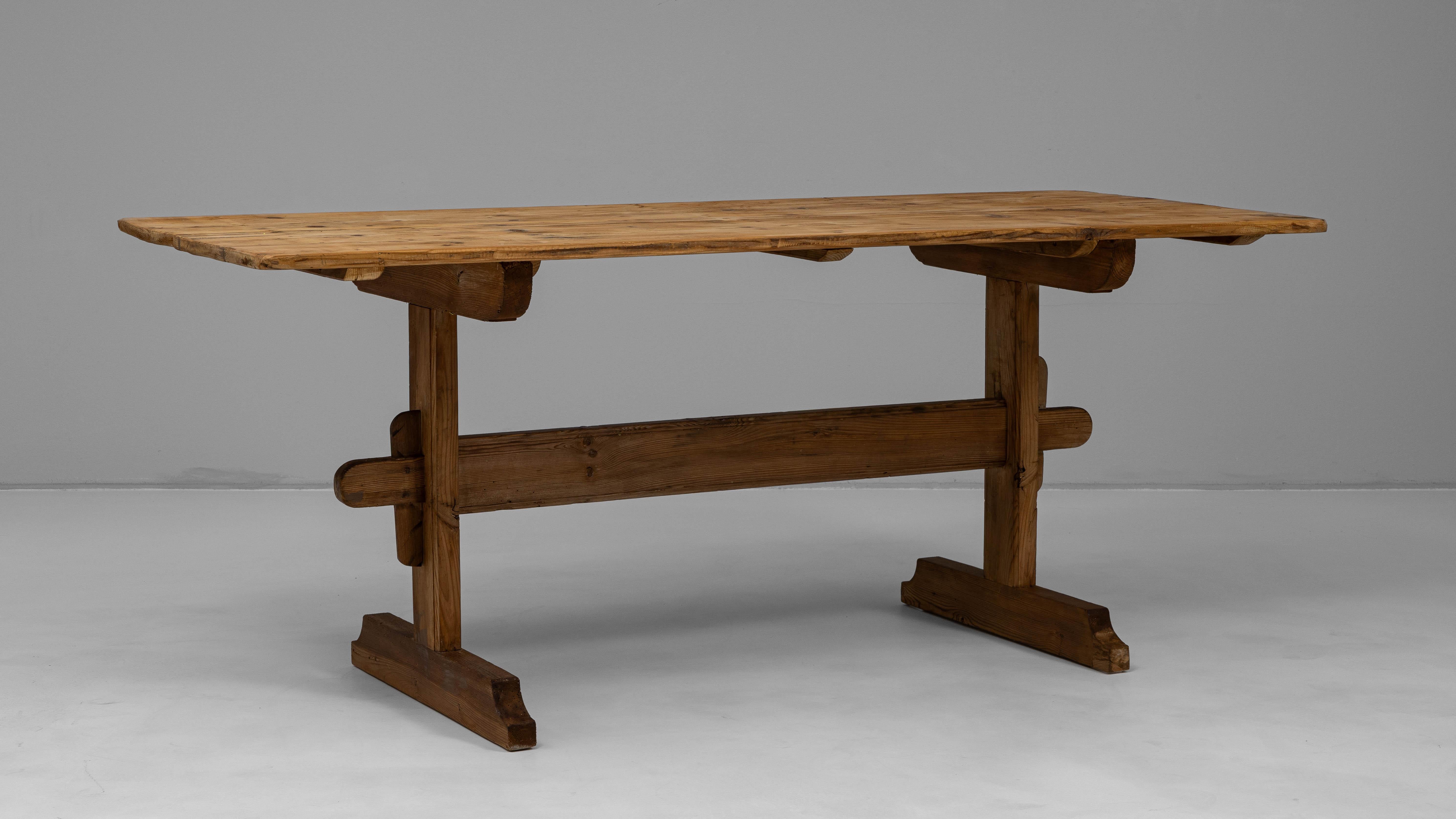 Table de salle à manger à tréteaux en pin de style scandinave des années 1900 en vente 1