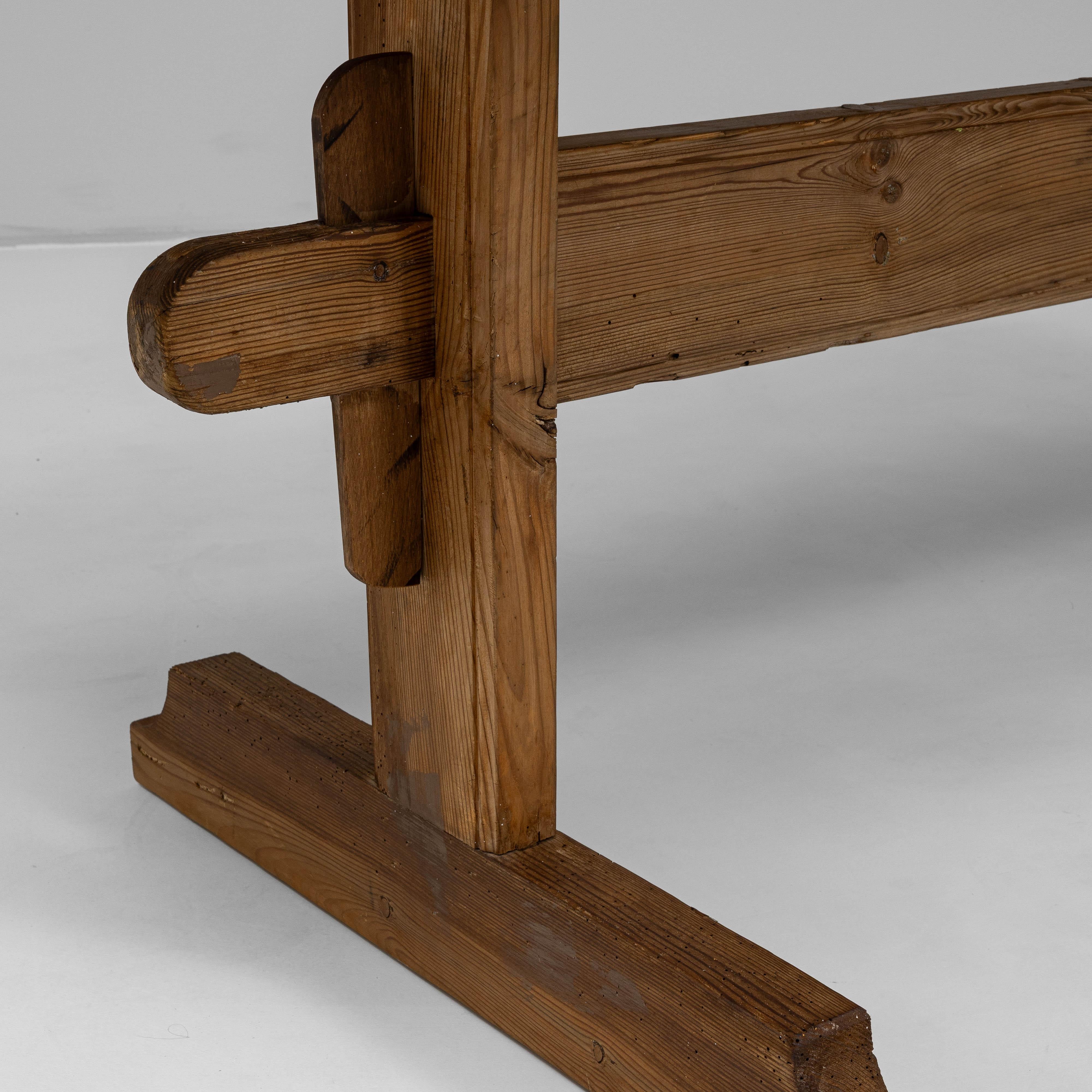 Table de salle à manger à tréteaux en pin de style scandinave des années 1900 en vente 3