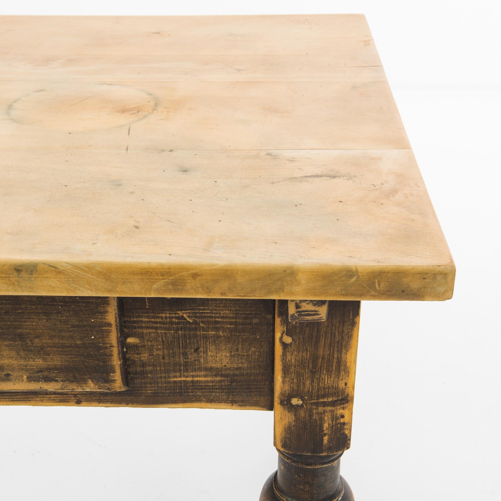 Skandinavischer Holztisch aus den 1900er Jahren im Angebot 5