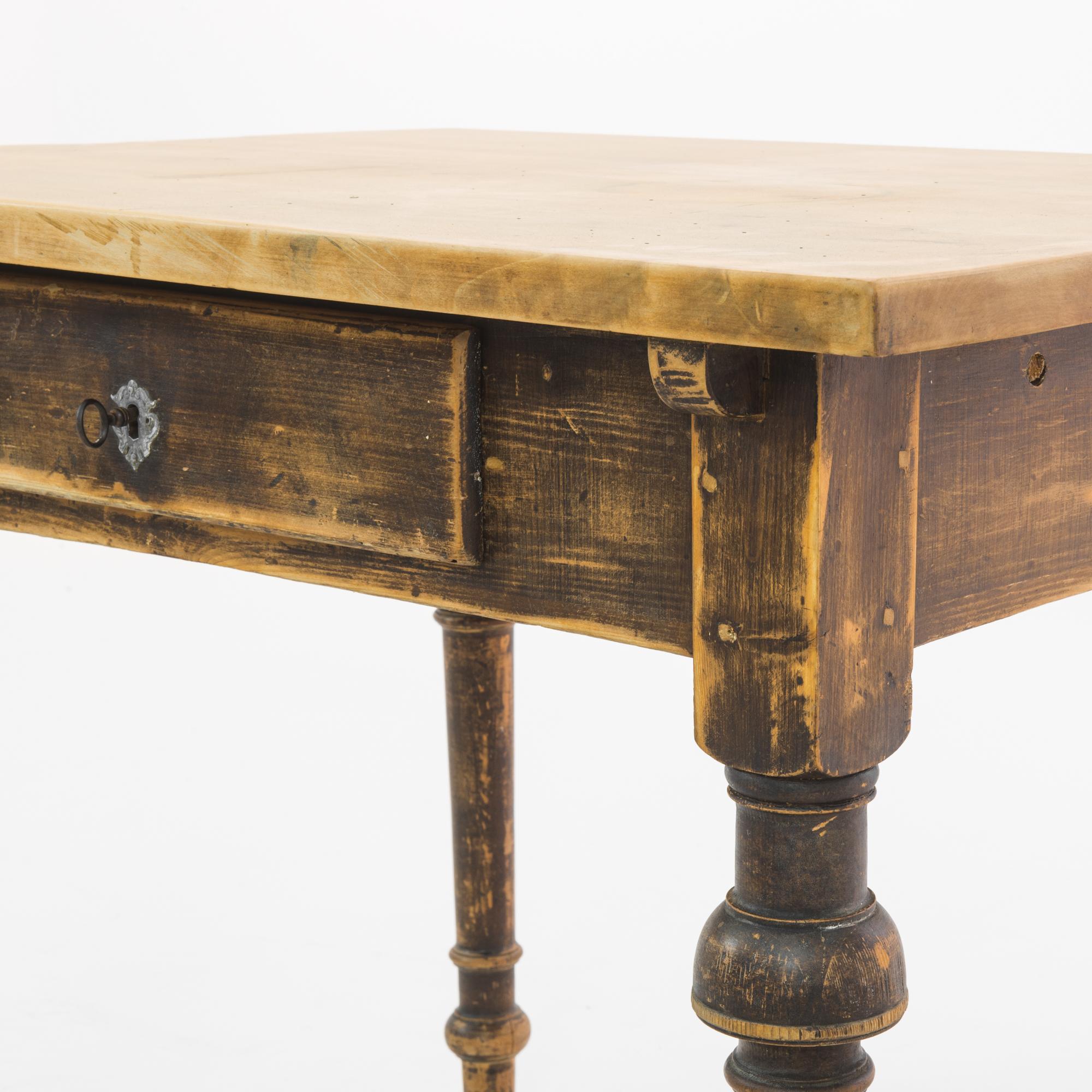 Skandinavischer Holztisch aus den 1900er Jahren im Angebot 1