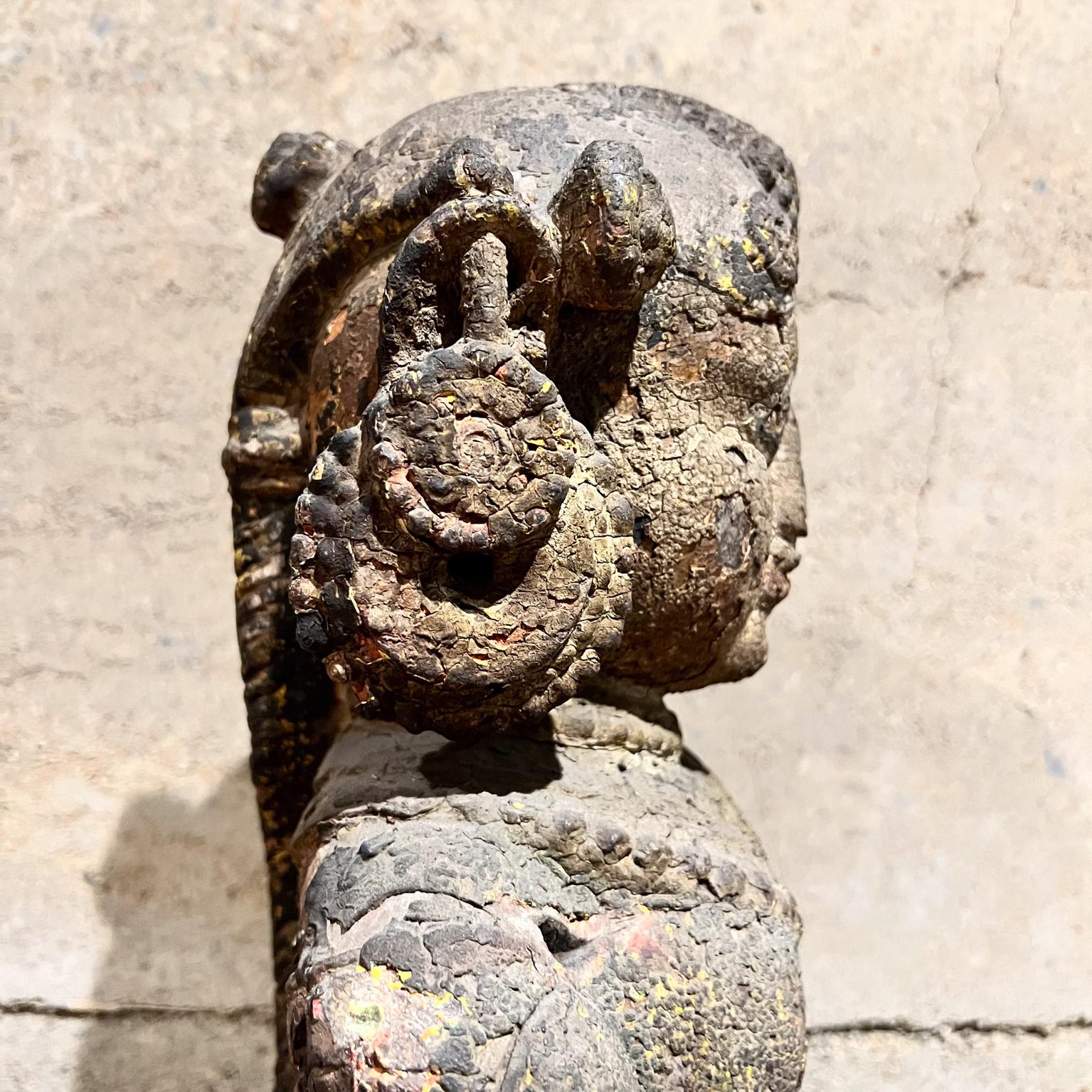 1900s Sculpture de Déesse Hindoue Figure Intricate Wood Carving en vente 6