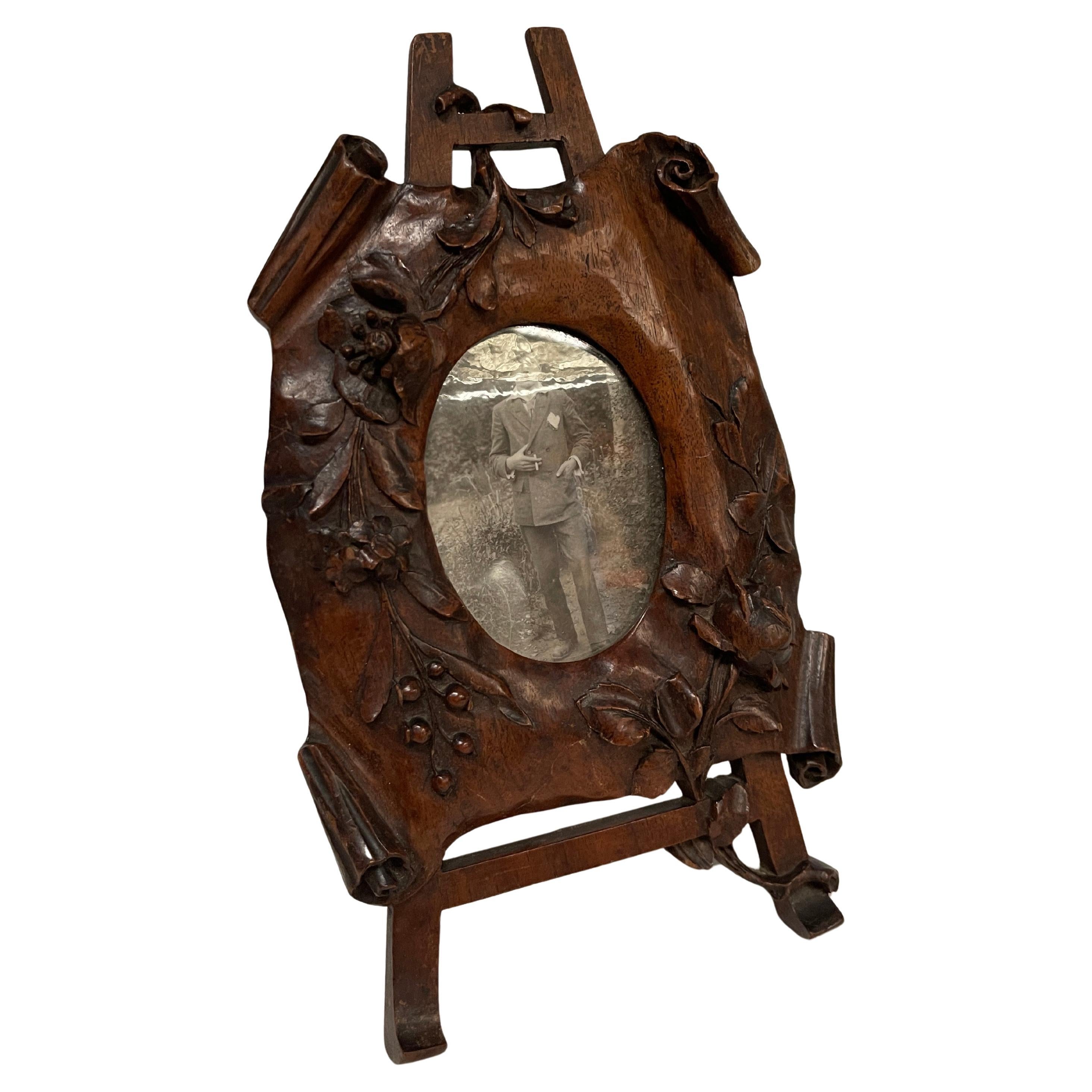 1900's Sculptured pearwood picture frame 
Hand made / One of a kind