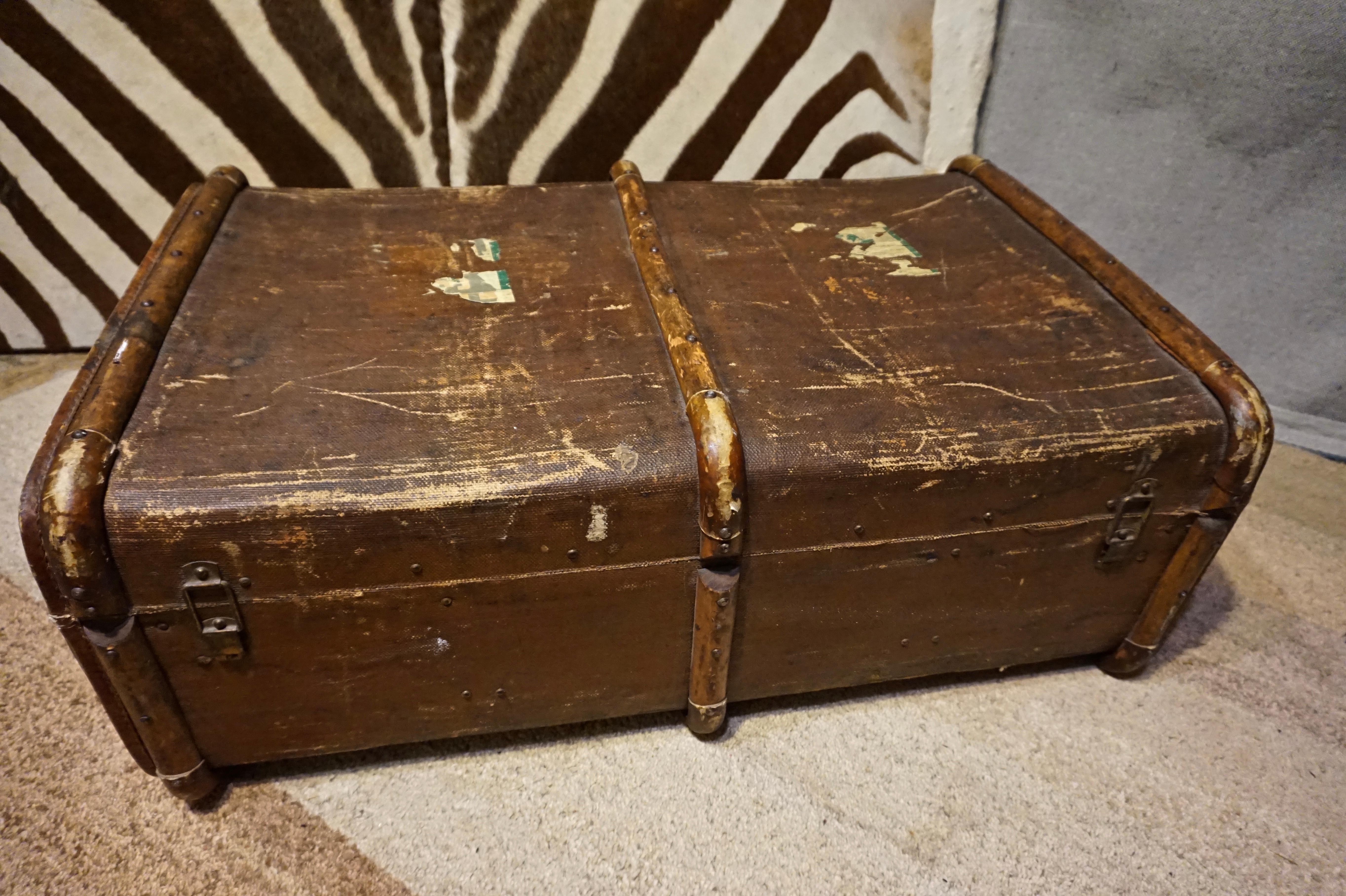 1900s Seasoned English Canvas Leather Wood Steamer Trunk with Brass Hardware For Sale 3