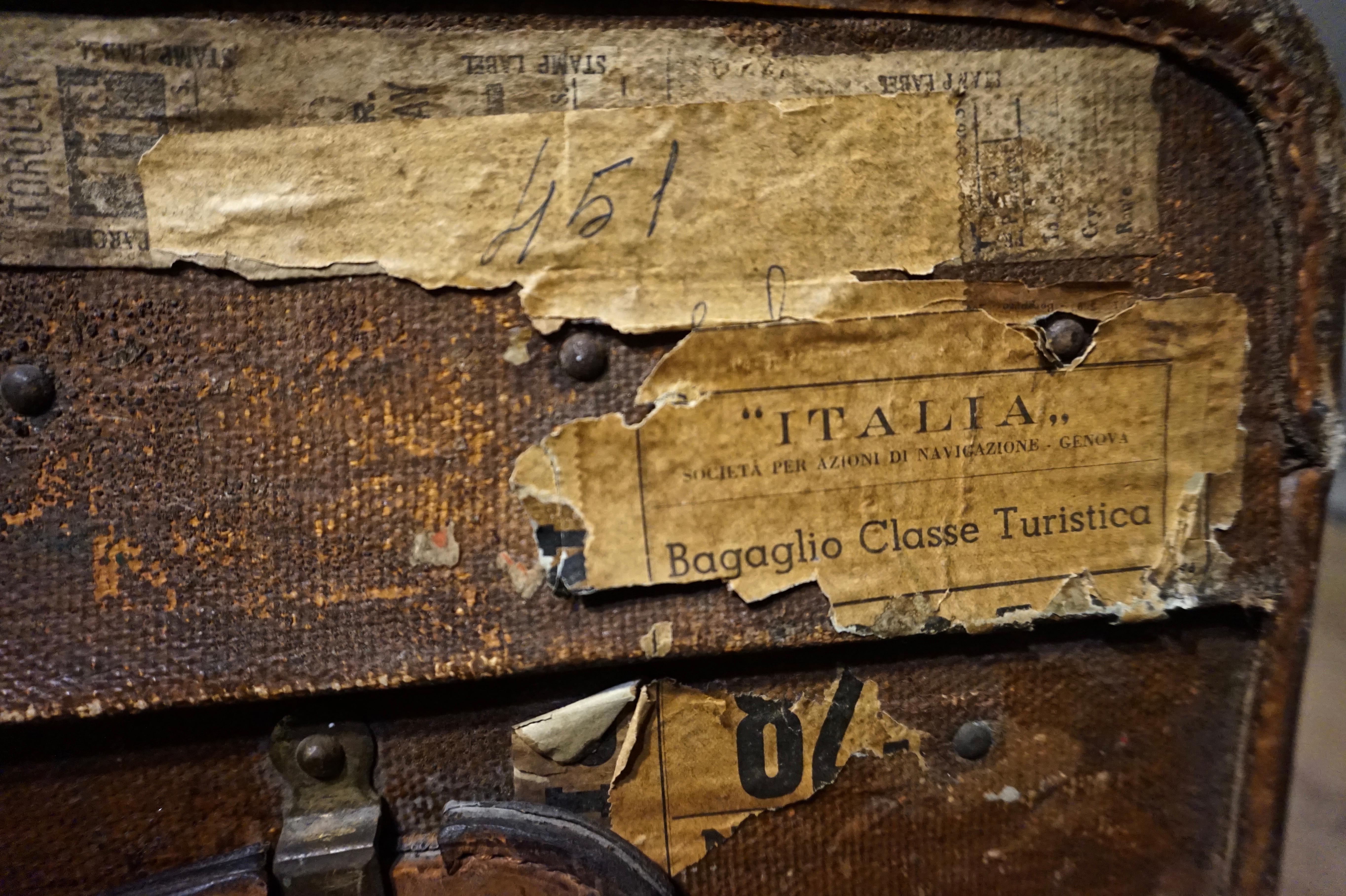 1900s Seasoned English Canvas Leather Wood Steamer Trunk with Brass Hardware For Sale 5