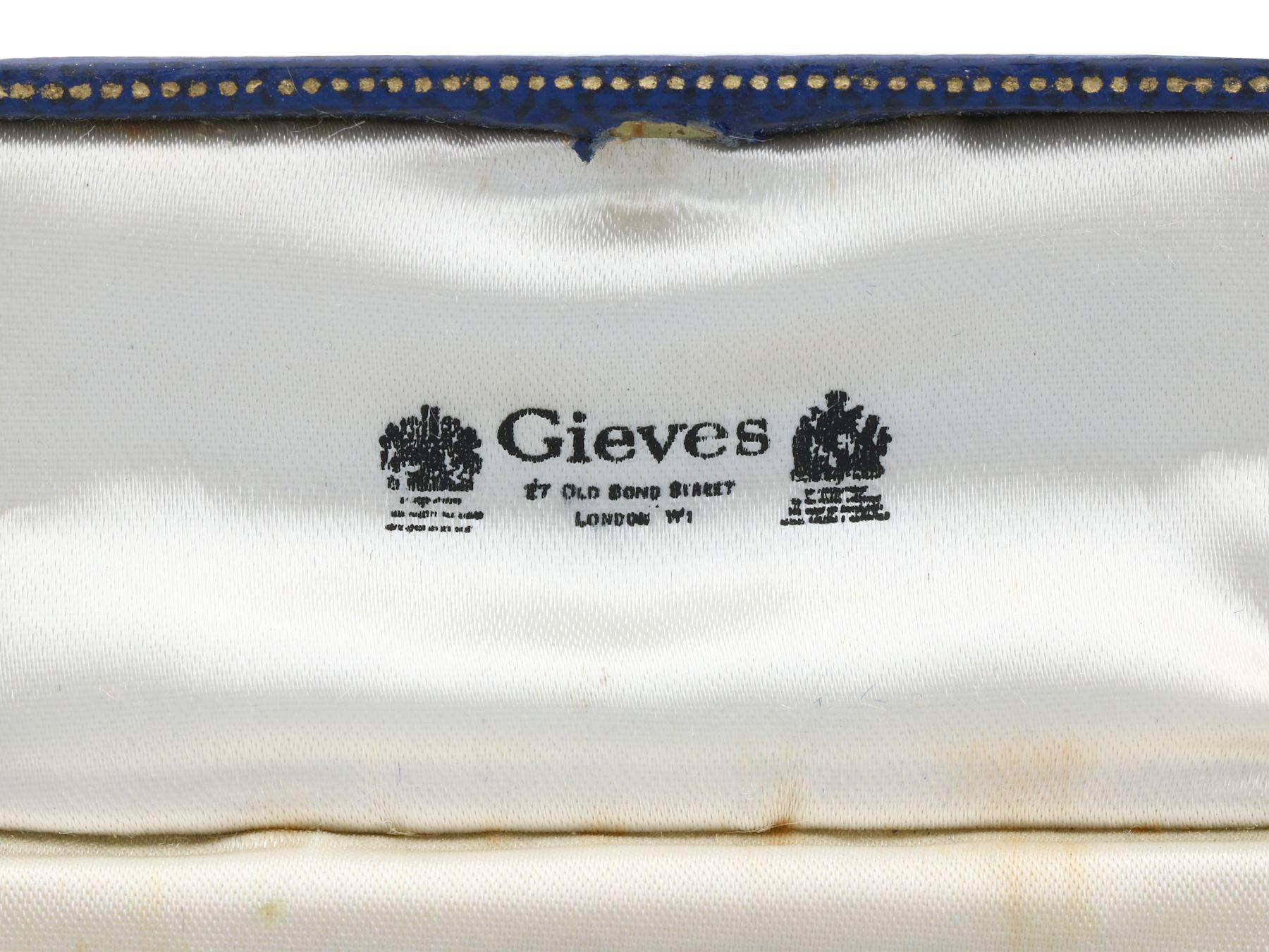 Barbrosche aus Gelbgold mit Saatperlen und Rubin, Chick und Eier, 1900er Jahre im Angebot 7