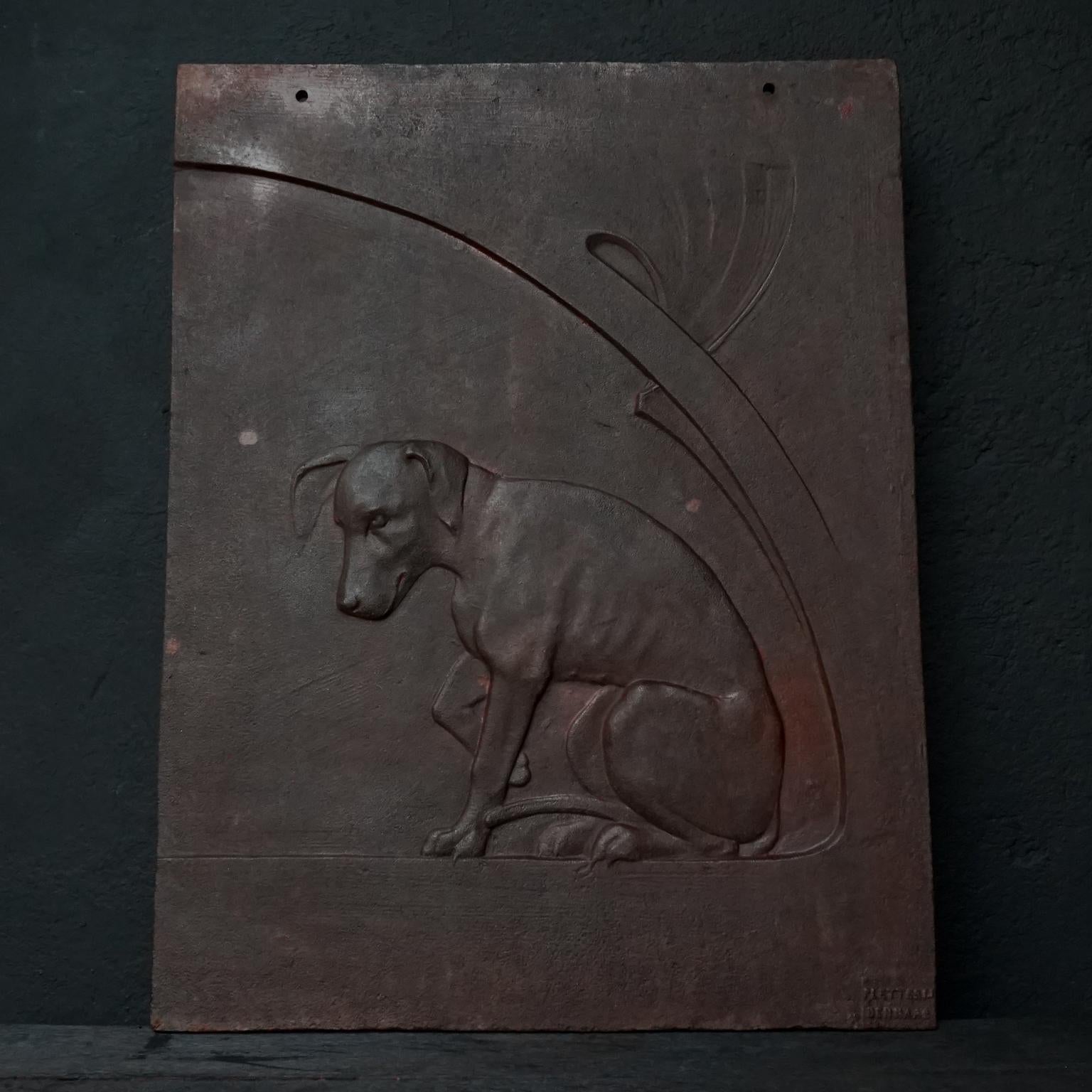 1900s Set of Cast Iron Jugendstil Dog and Cat Relief Fireback or Facade Plaques In Good Condition In Haarlem, NL