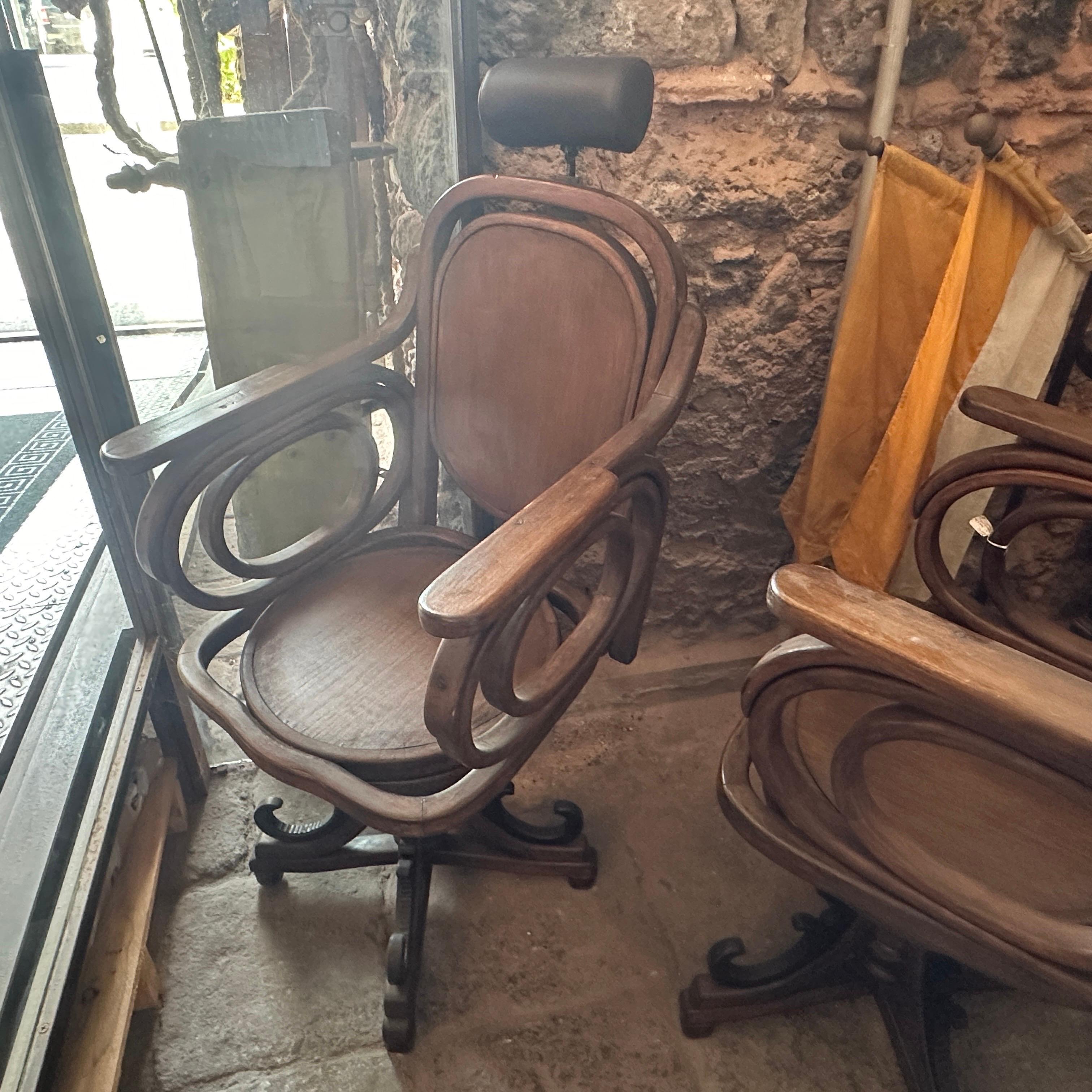1900s Set of two Art Nouveau Italian Thonet Barber Swivel Chairs For Sale 9
