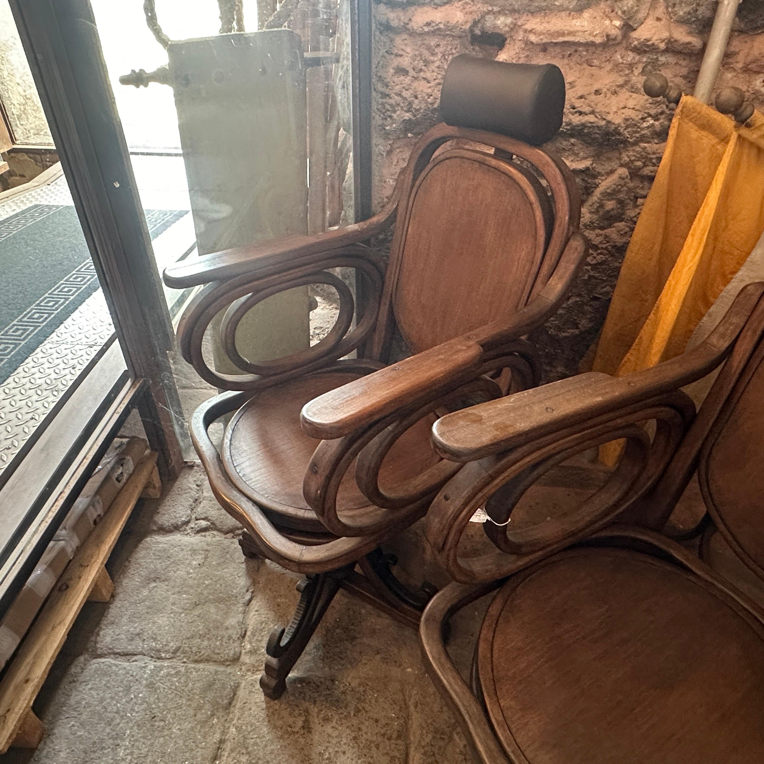1900s Set of two Art Nouveau Italian Thonet Barber Swivel Chairs For Sale 3