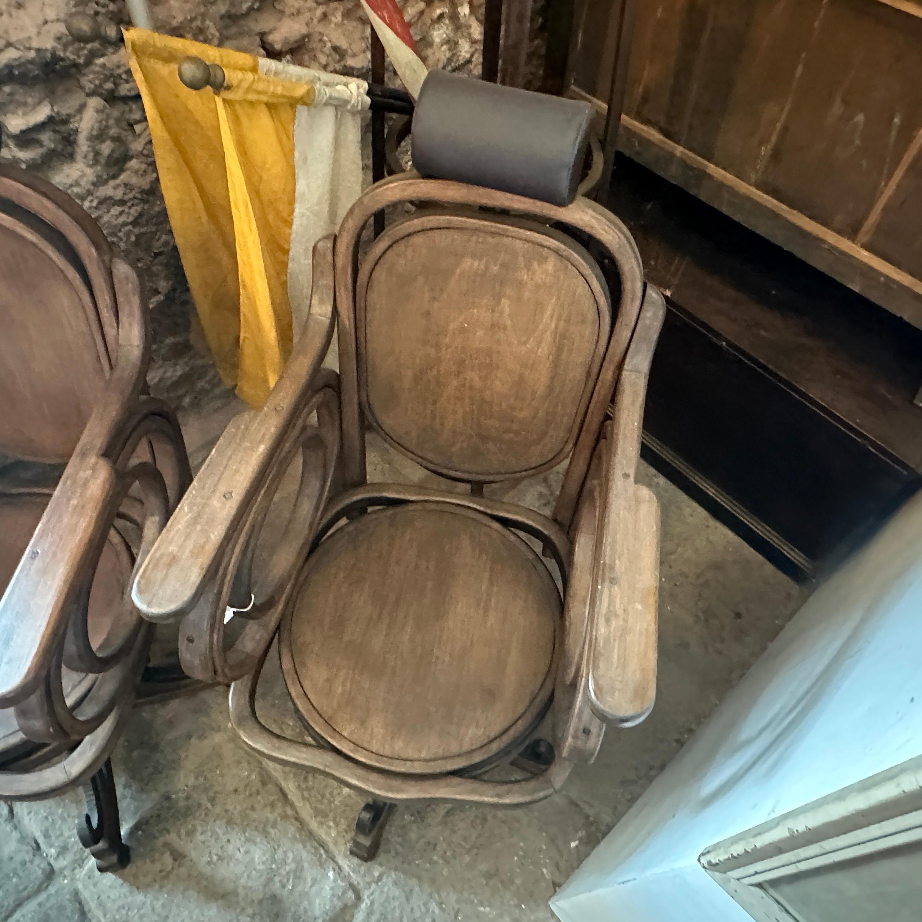 1900s Set of two Art Nouveau Italian Thonet Barber Swivel Chairs For Sale 4