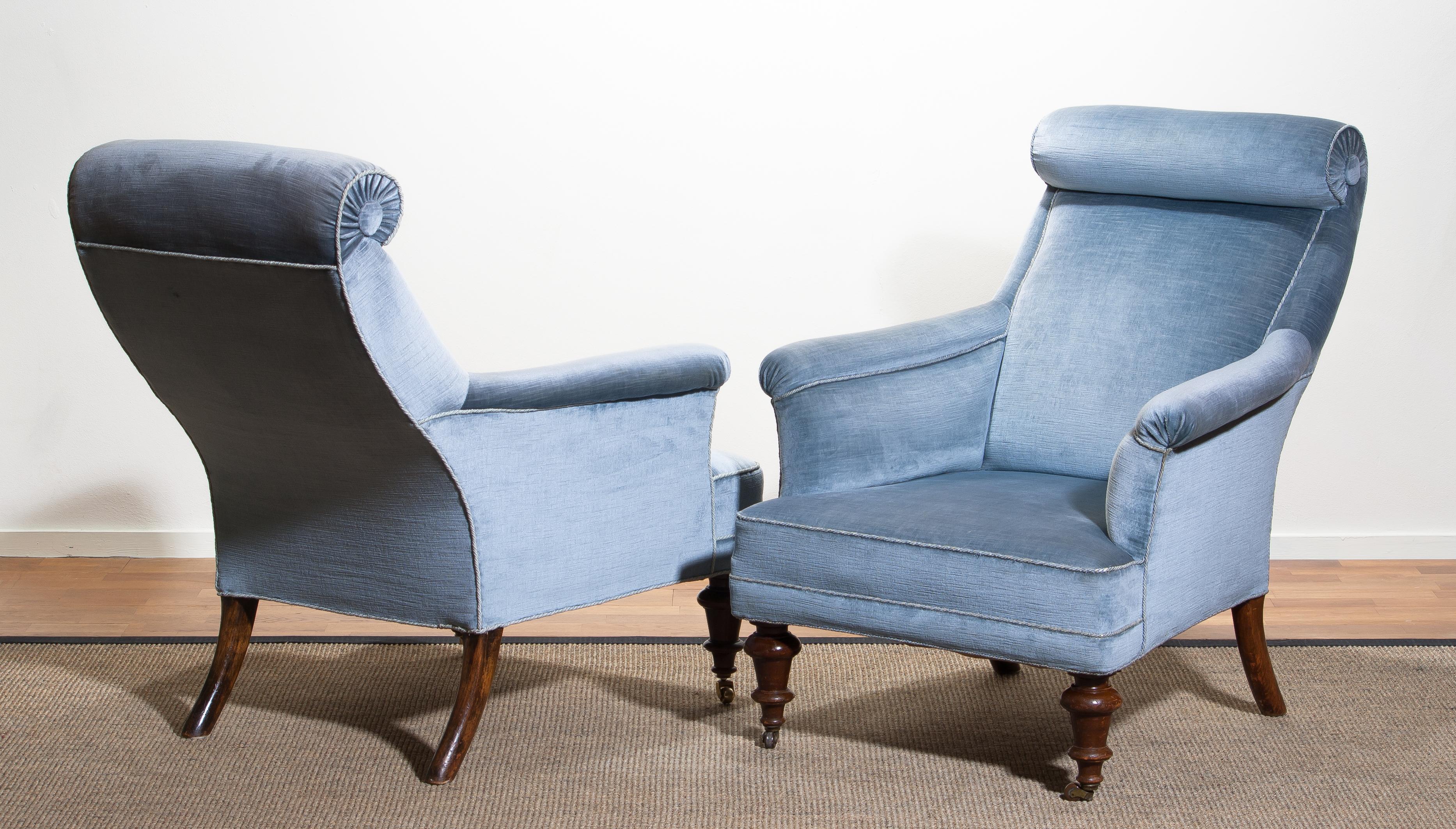 1900s Set of Two Ice Blue Velvet Dorothy Draper Style Bergère Club Lounge Chairs In Good Condition In Silvolde, Gelderland