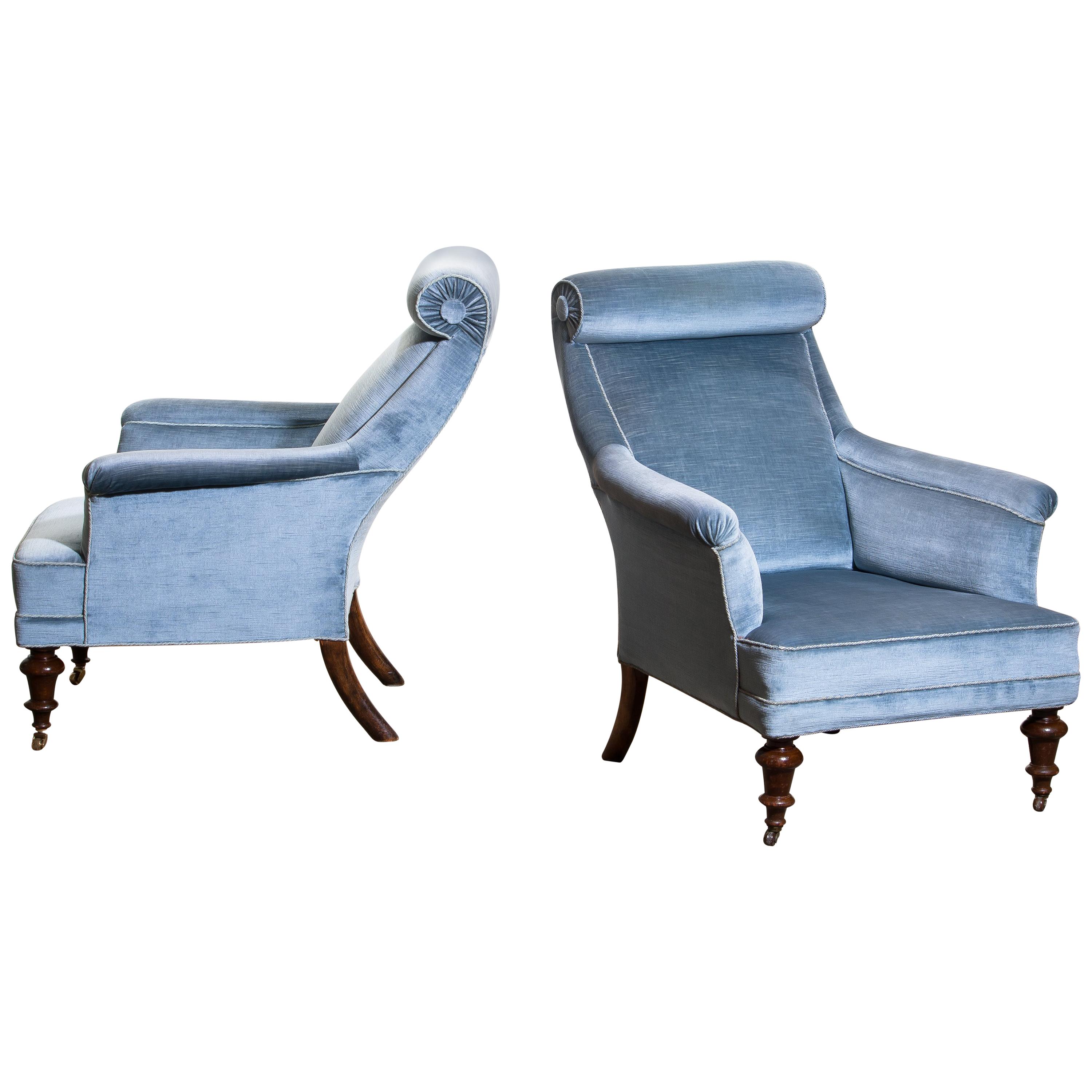 1900s Set of Two Ice Blue Velvet Dorothy Draper Style Bergère / Lounge Chairs In Good Condition In Silvolde, Gelderland