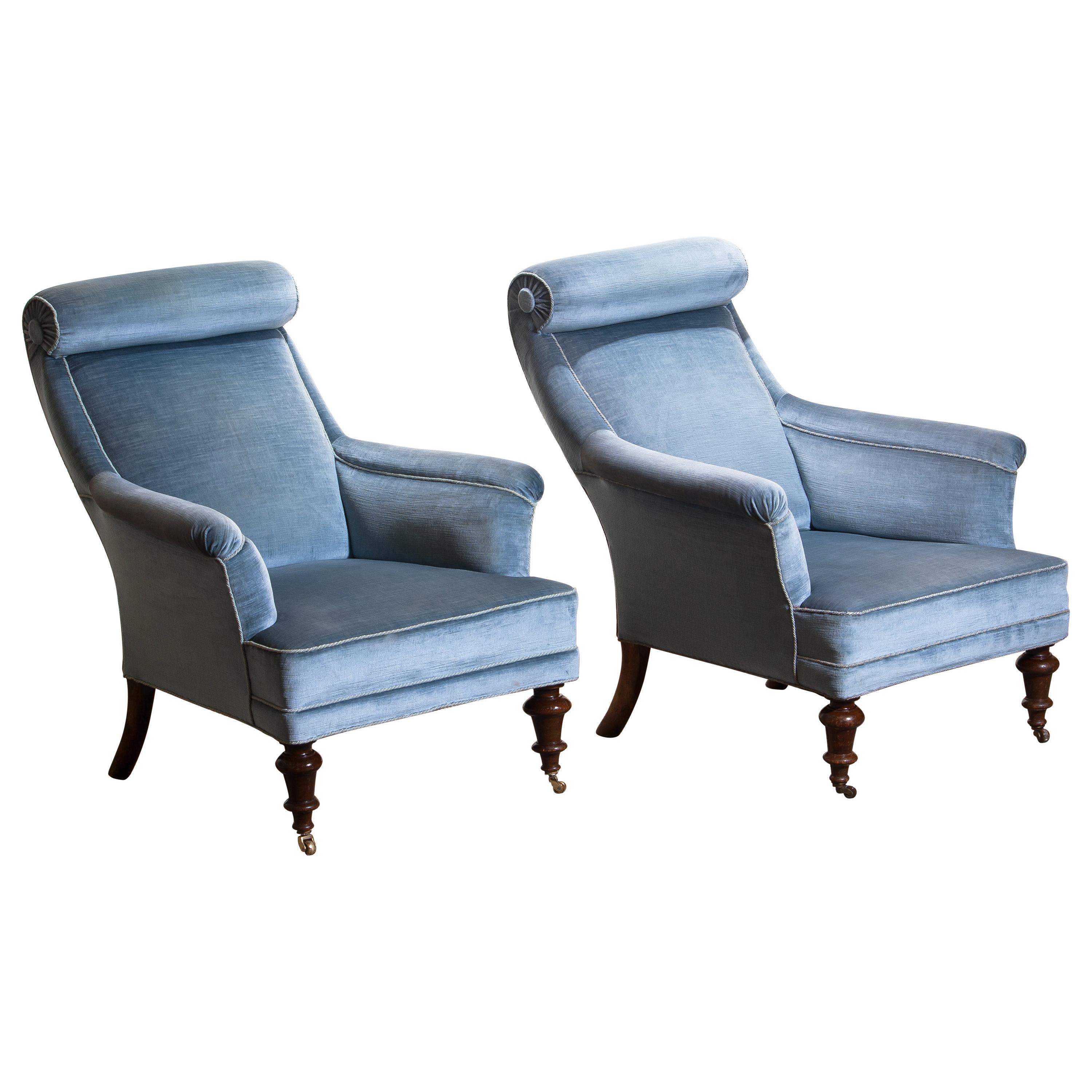 1900s Set of Two Ice Blue Velvet Dorothy Draper Style Bergère / Lounge Chairs In Good Condition In Silvolde, Gelderland