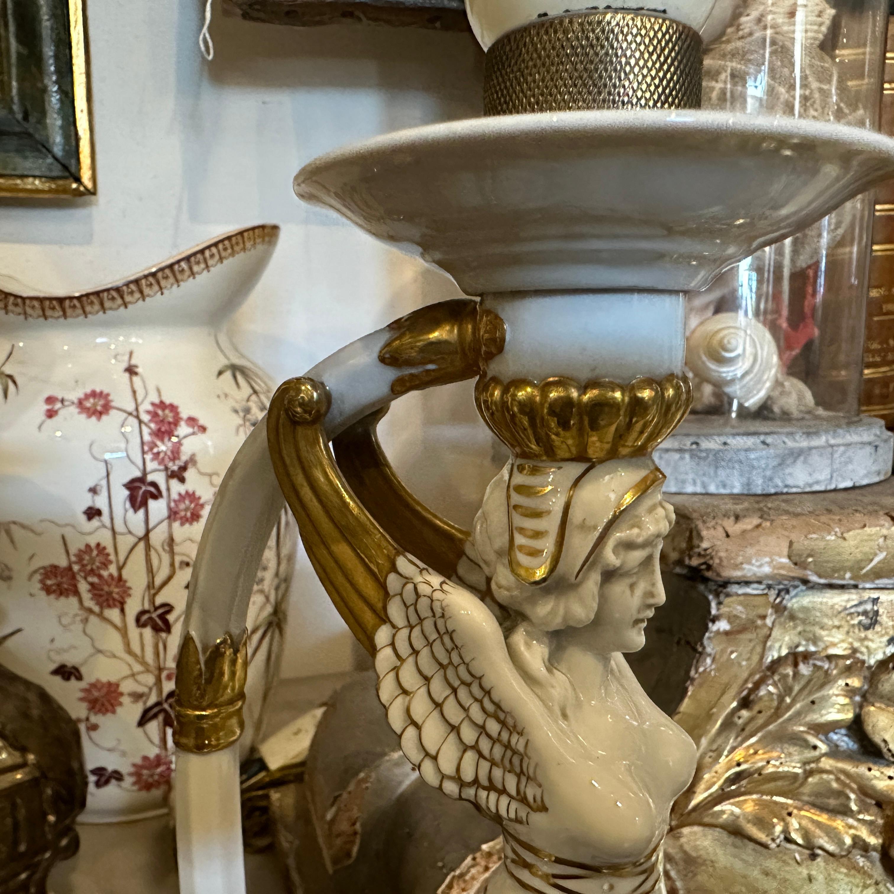 Set aus zwei neoklassizistischen Capodimonte-Porzellan-Tischlampen aus Weiß- und Gold, 1900er Jahre im Angebot 4