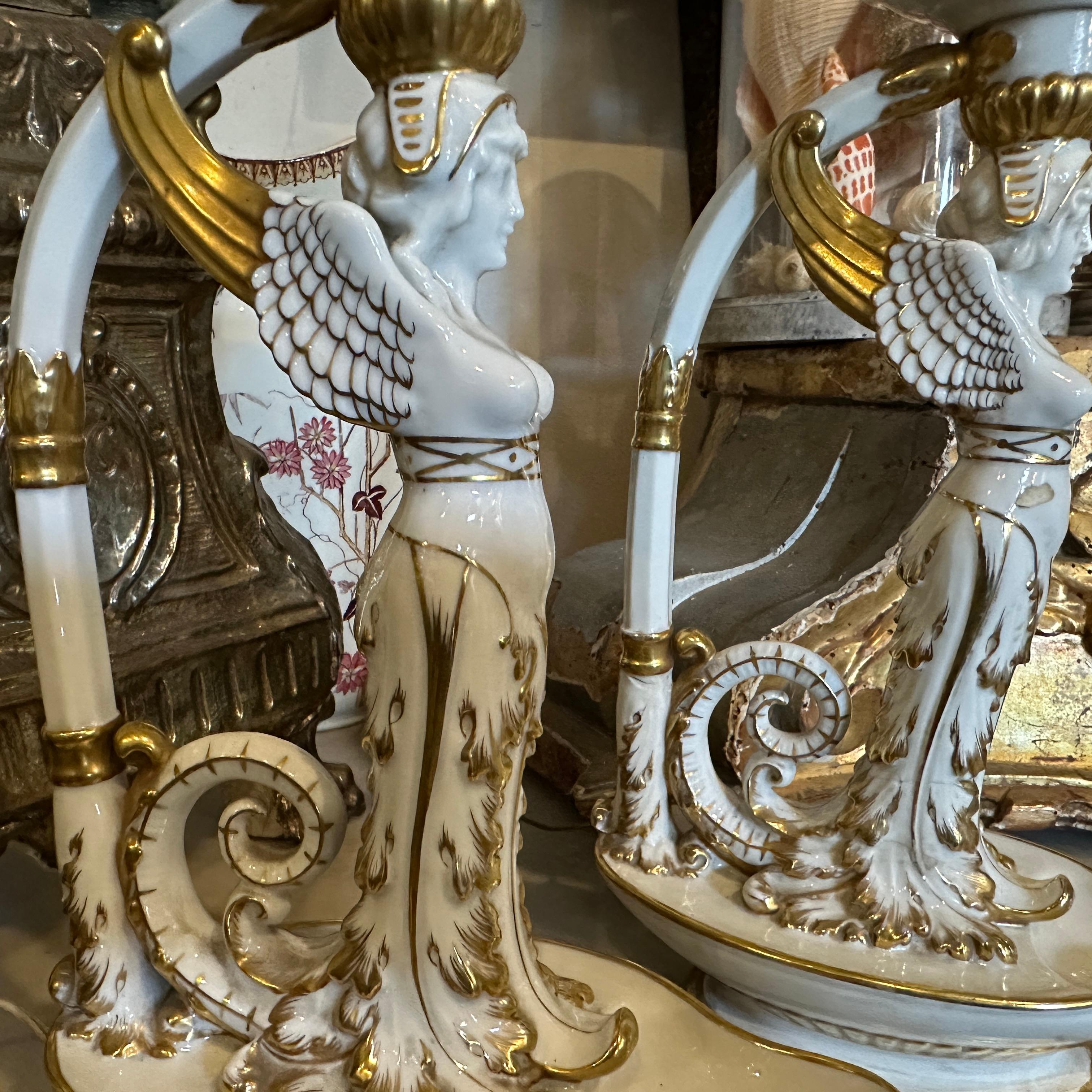 Early 20th Century 1900s Set of Two Neoclassical White and Gold Capodimonte Porcelain Table Lamps For Sale