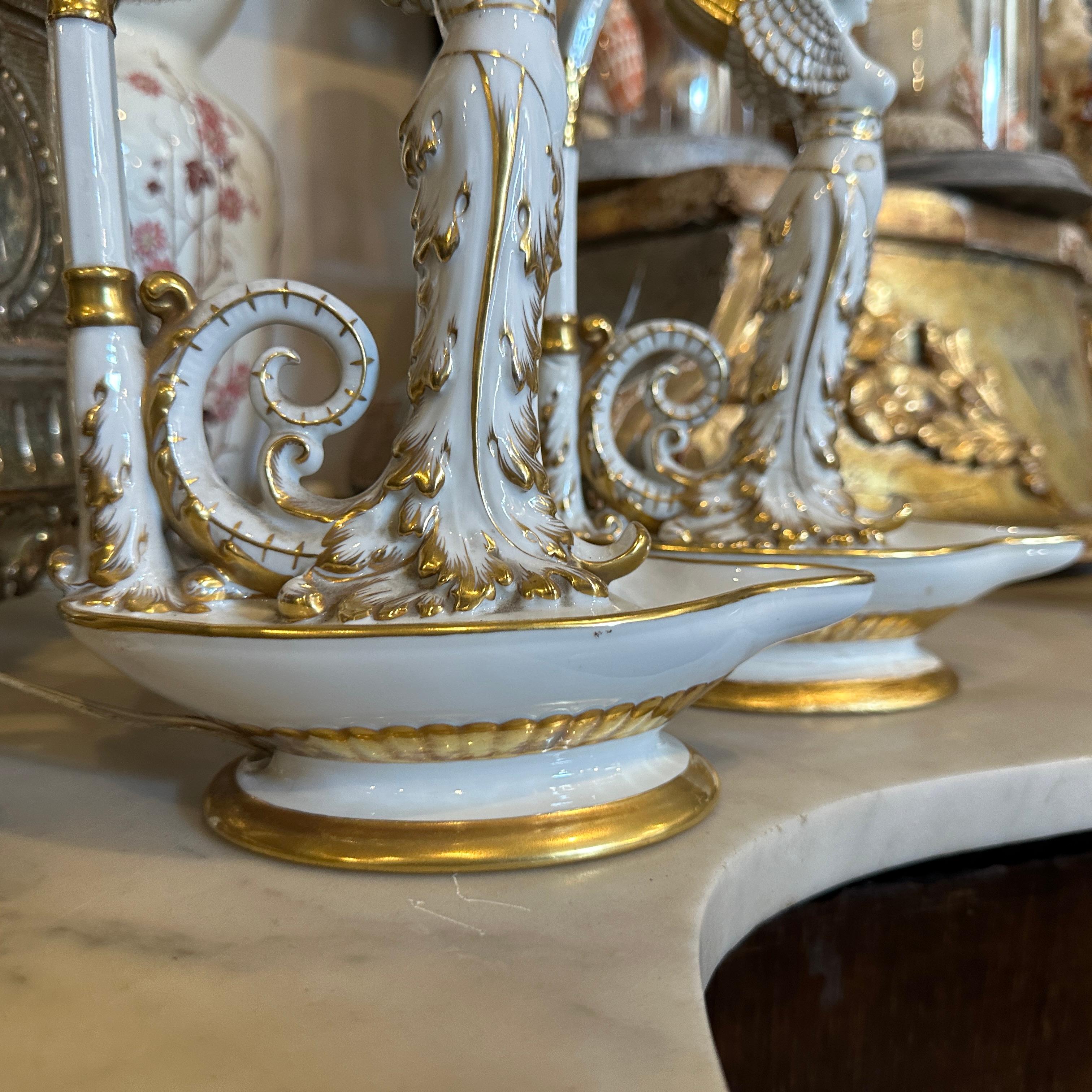1900s Set of Two Neoclassical White and Gold Capodimonte Porcelain Table Lamps For Sale 3