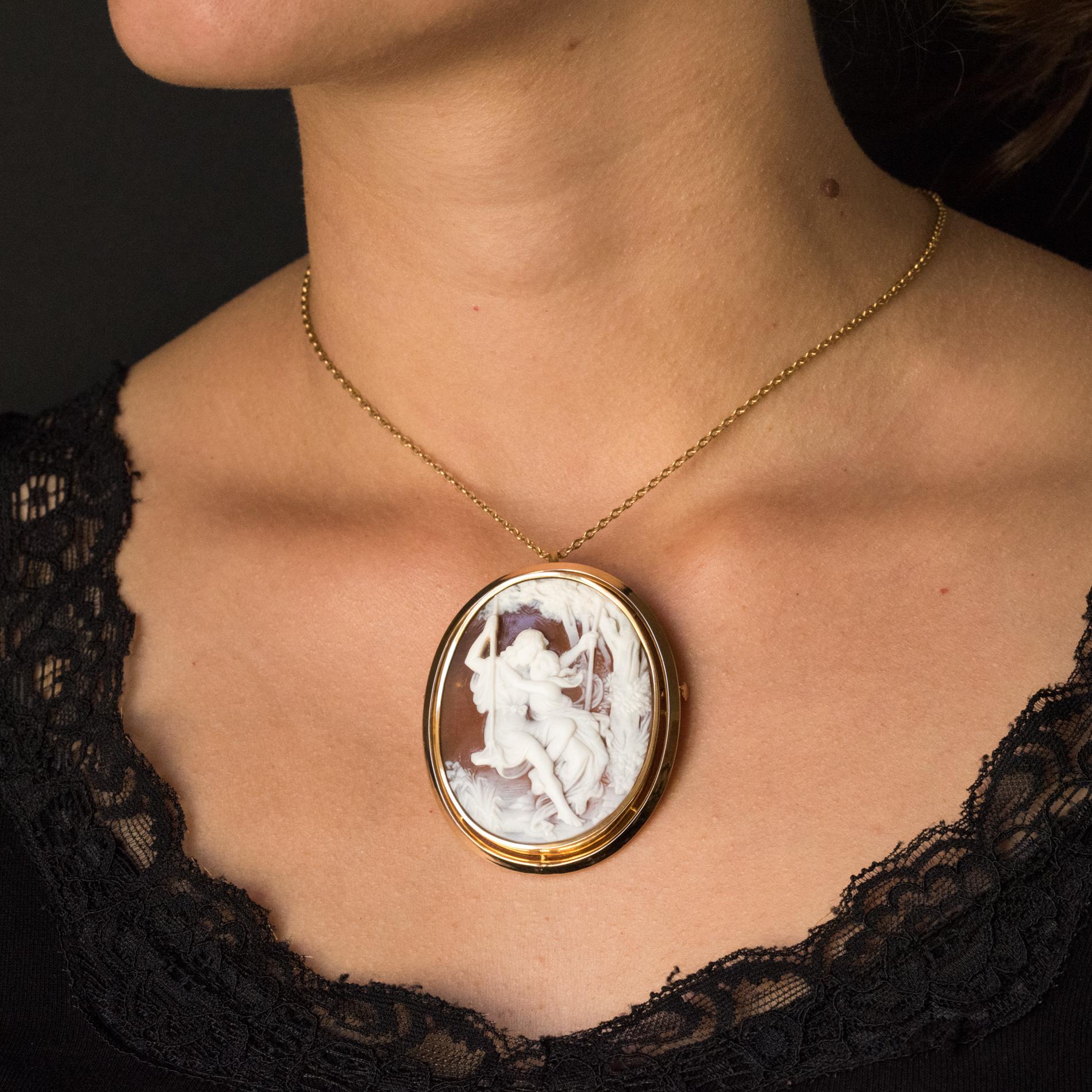 Brooch - pendant in 18 Karats yellow gold, eagle's head hallmark.
This elegant antique brooch is closed set with a shell cameo representing a romantic scene finely realized. The brooch has a safety pin and a bail for wearing the jewel as a