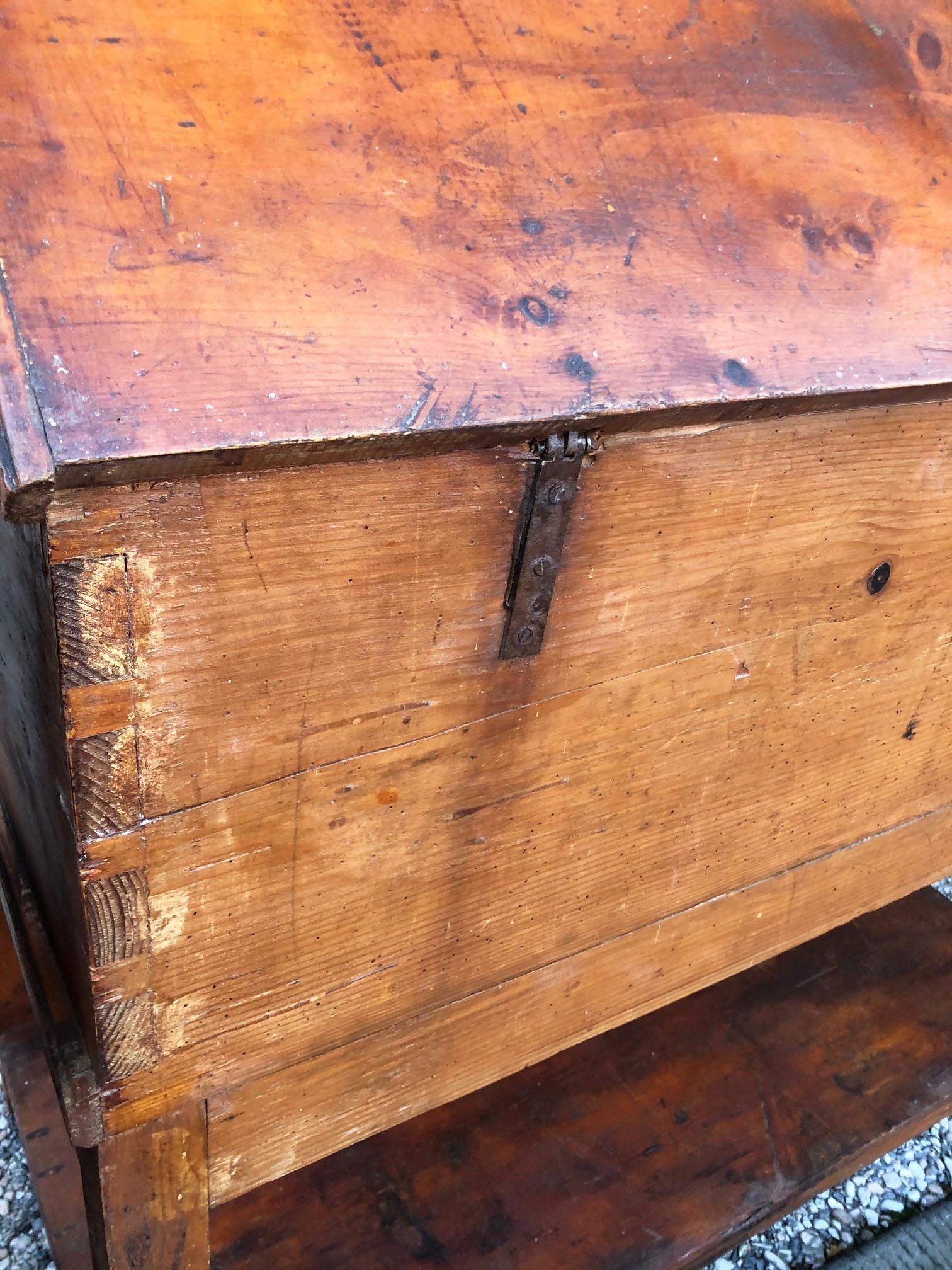 1900s Sideboard in Original Antique Tuscan Fir, with Opening Door 9
