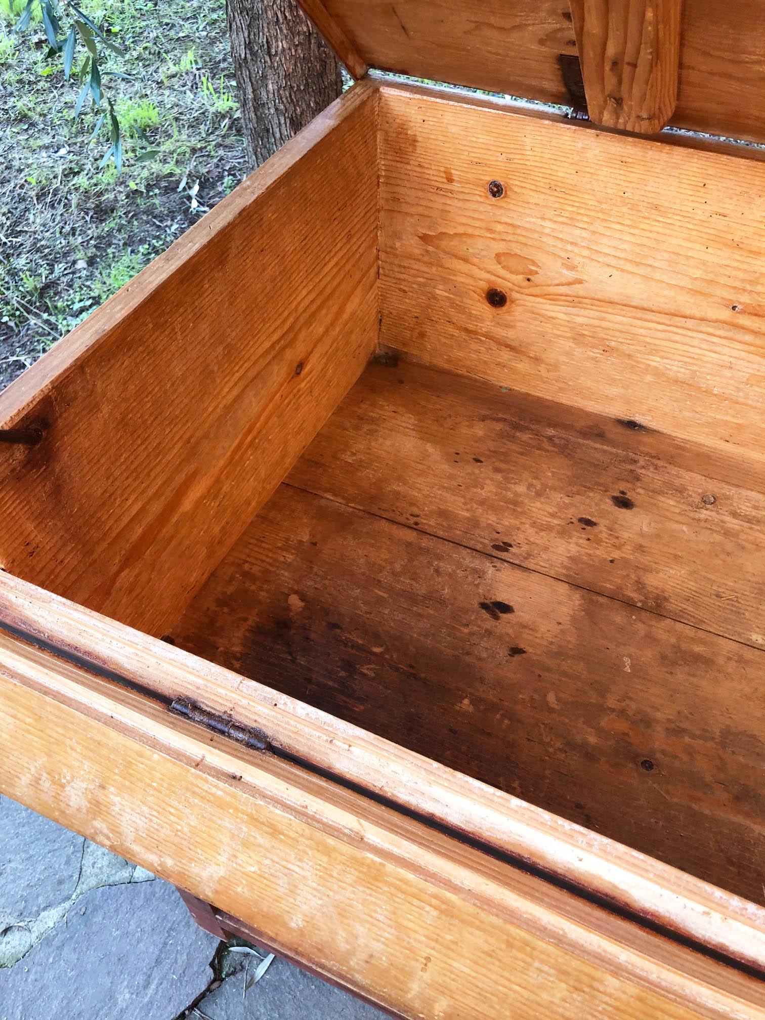 1900s Sideboard in Original Antique Tuscan Fir, with Opening Door 1