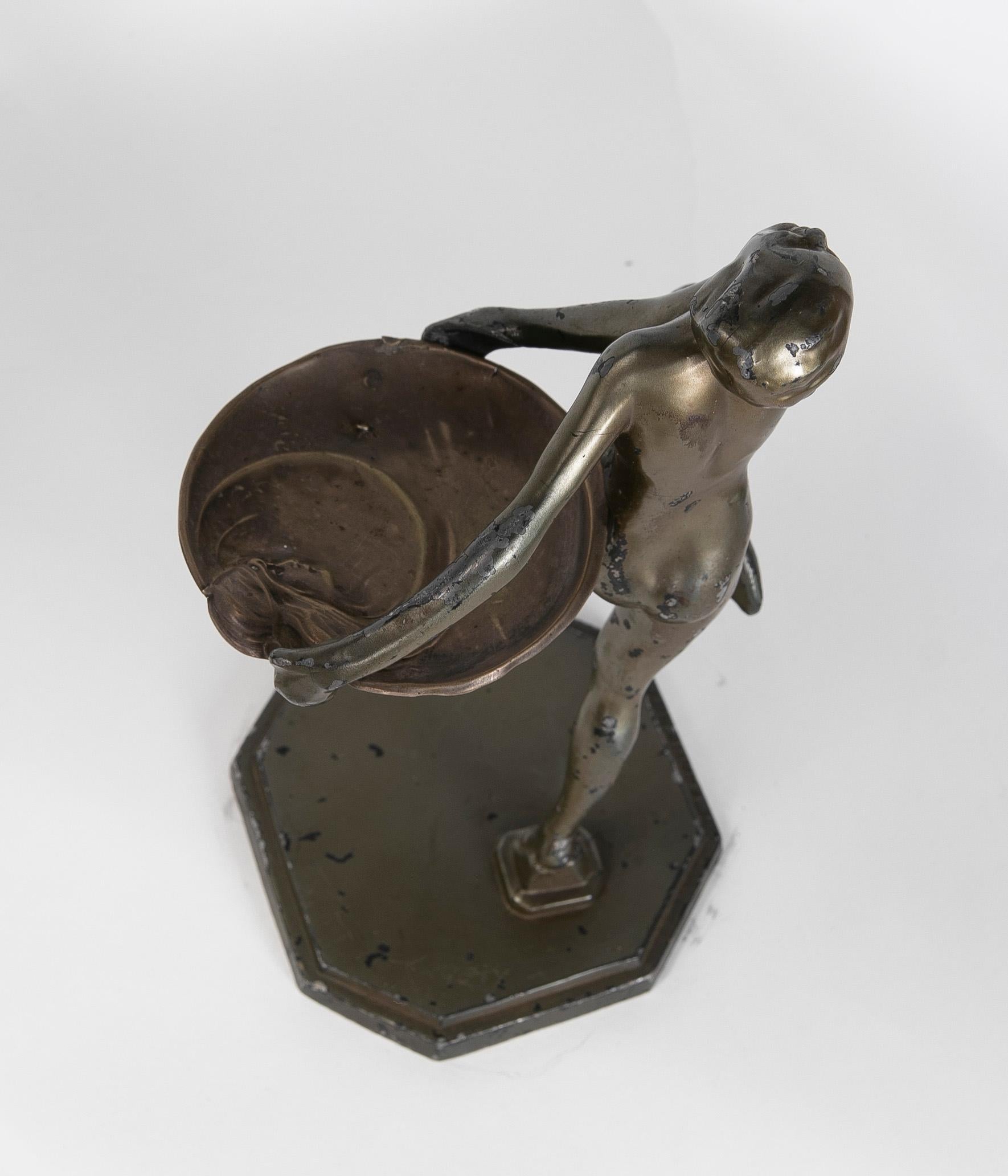 Signierte Art-Déco-Metallskulptur einer Frau mit Silbertablett, 1900er Jahre  im Angebot 8