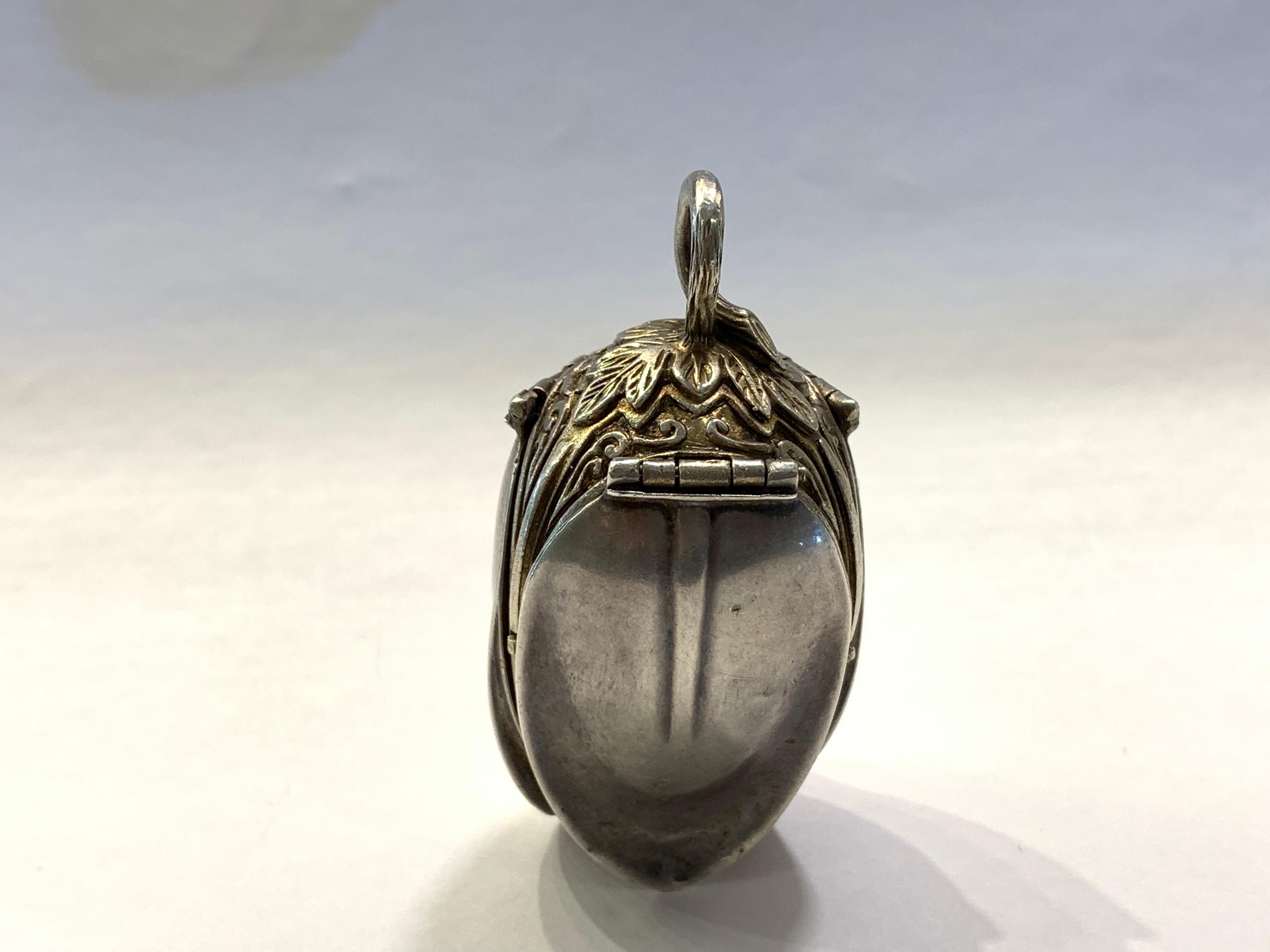 1900s Silver English Antique Flower Bud Watch Locket In Good Condition In Carlisle, GB