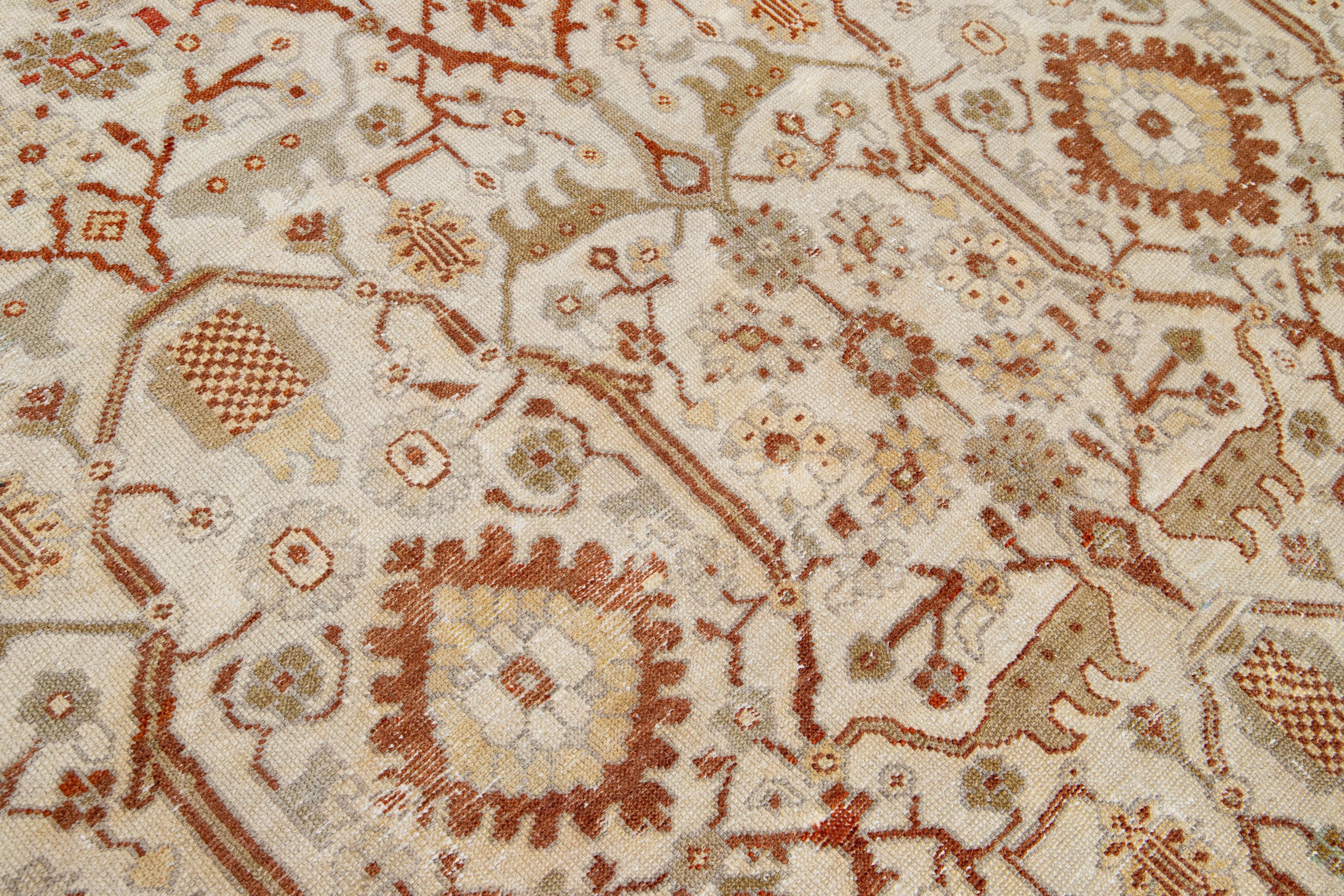 1900s Sultanabad Persian Gallery Wool Rug In Beige and Orange With Floral Motif For Sale 1