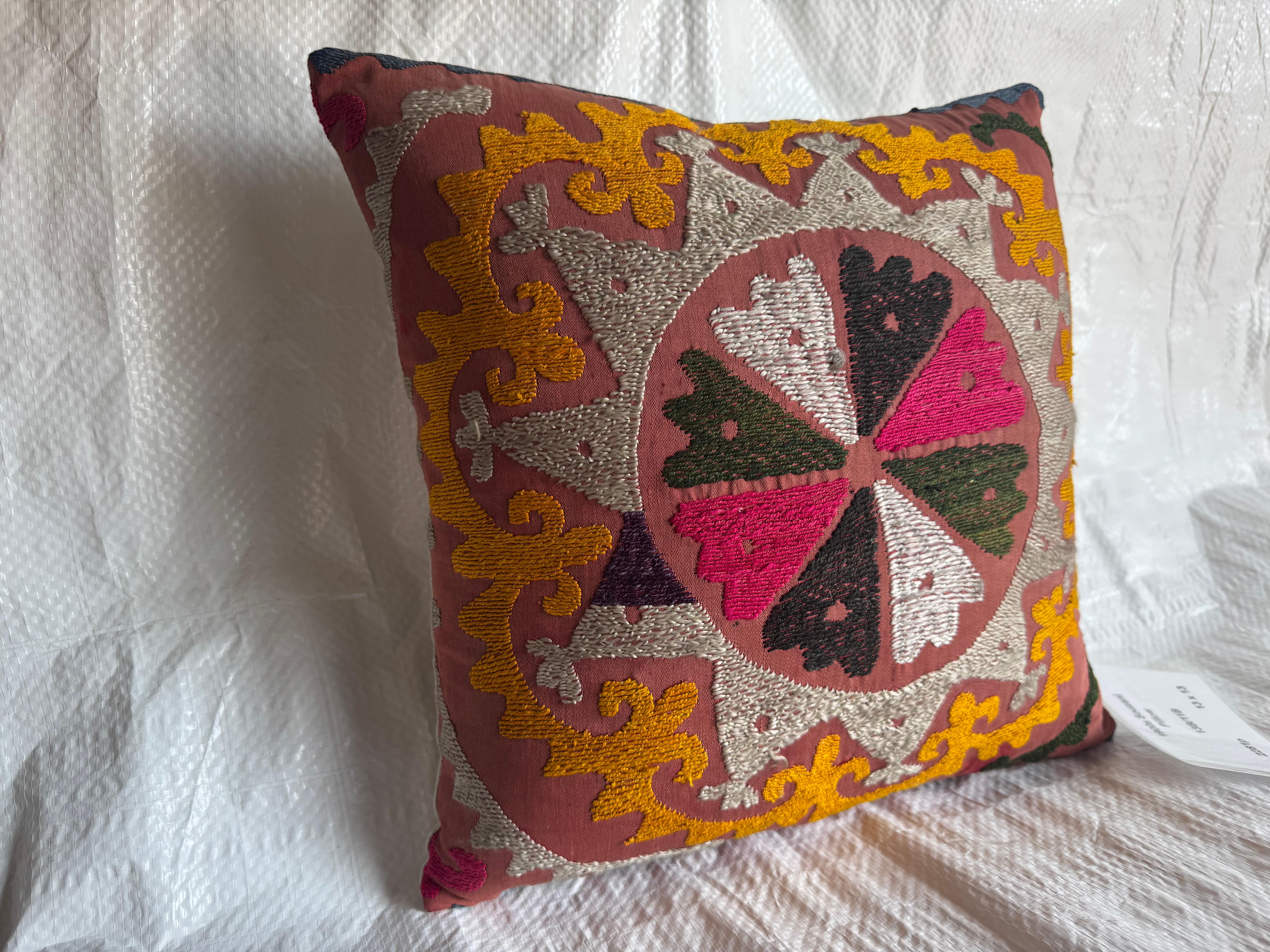 Asiatique Oreiller Suzani 1900 en vente