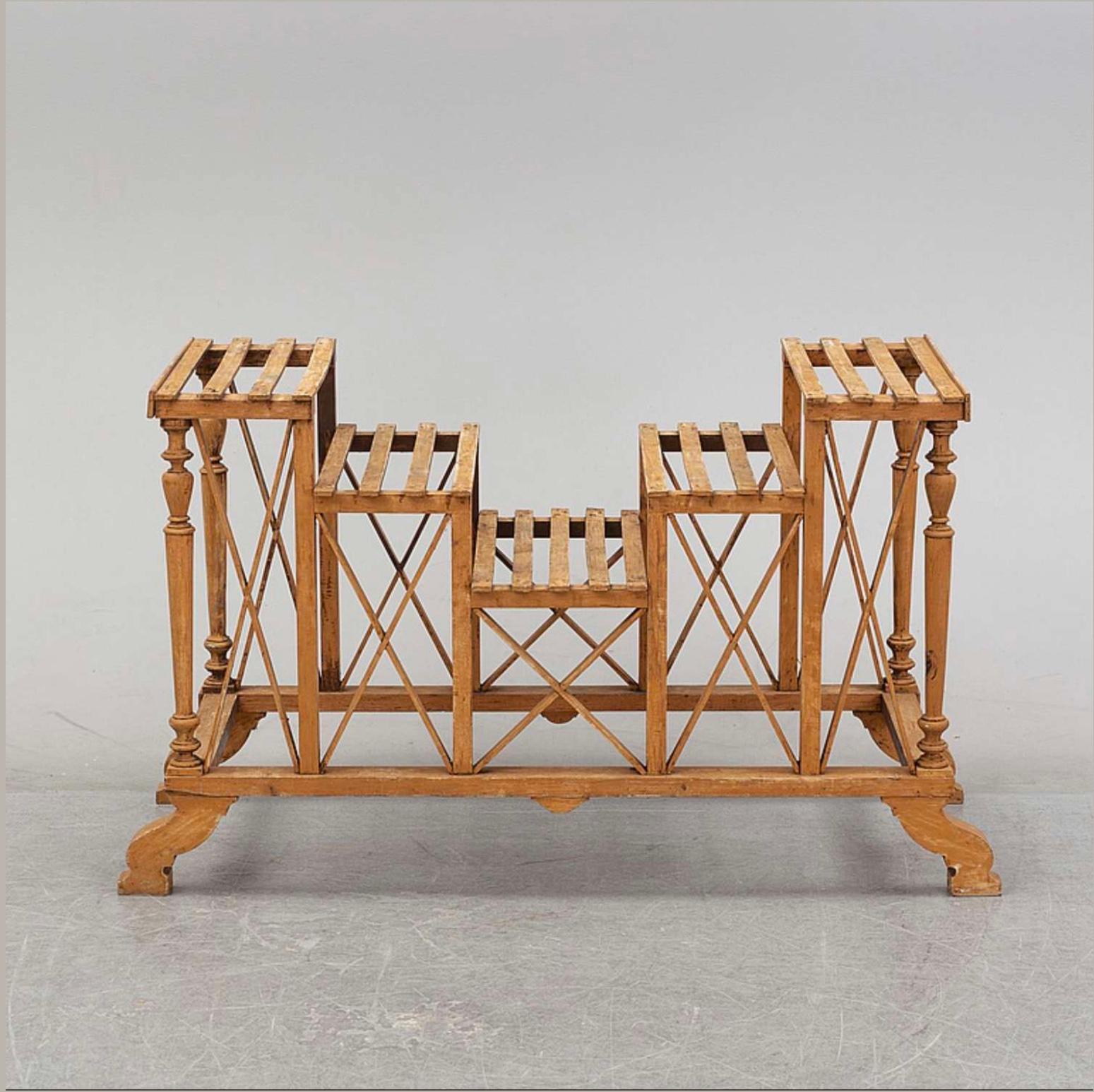1900s Swedish slatted & turned wood flower display stand in the style of Eiffel In Good Condition For Sale In London, GB