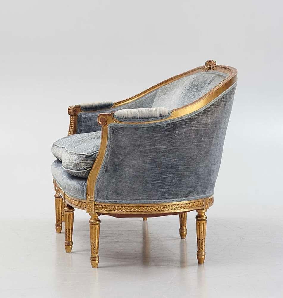 Carved 1900s Swedish two seater Gustavian style velvet sofa with carved decoration