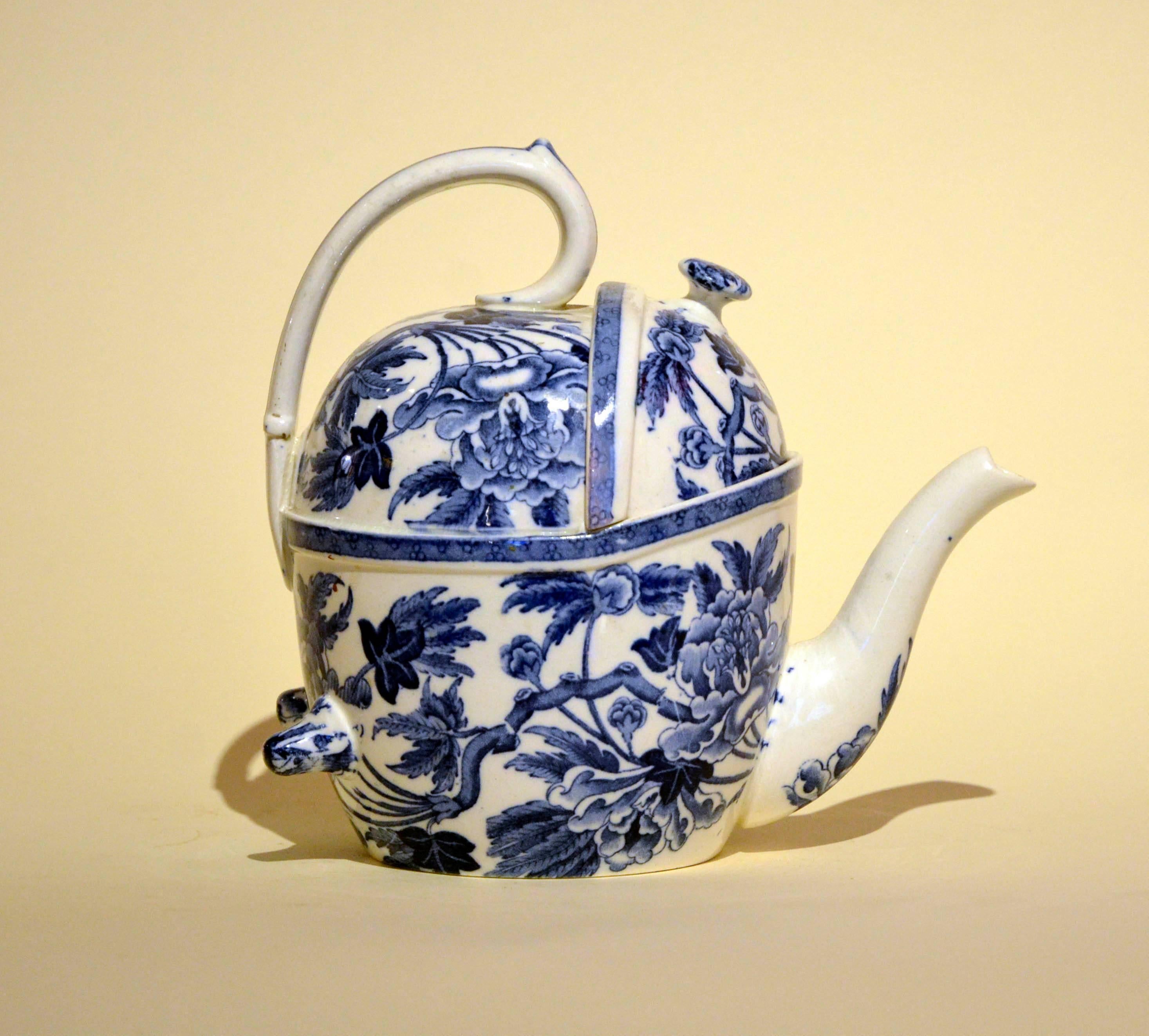 Rare large Wedgwood earthenware two positions S.Y.P. - Simple Yet Perfect - patent teapot and lid. Restored in a corner of the lid and in the white part of the spout of the teapot. 
This teapot is to be used as display only.

On base: in blue a