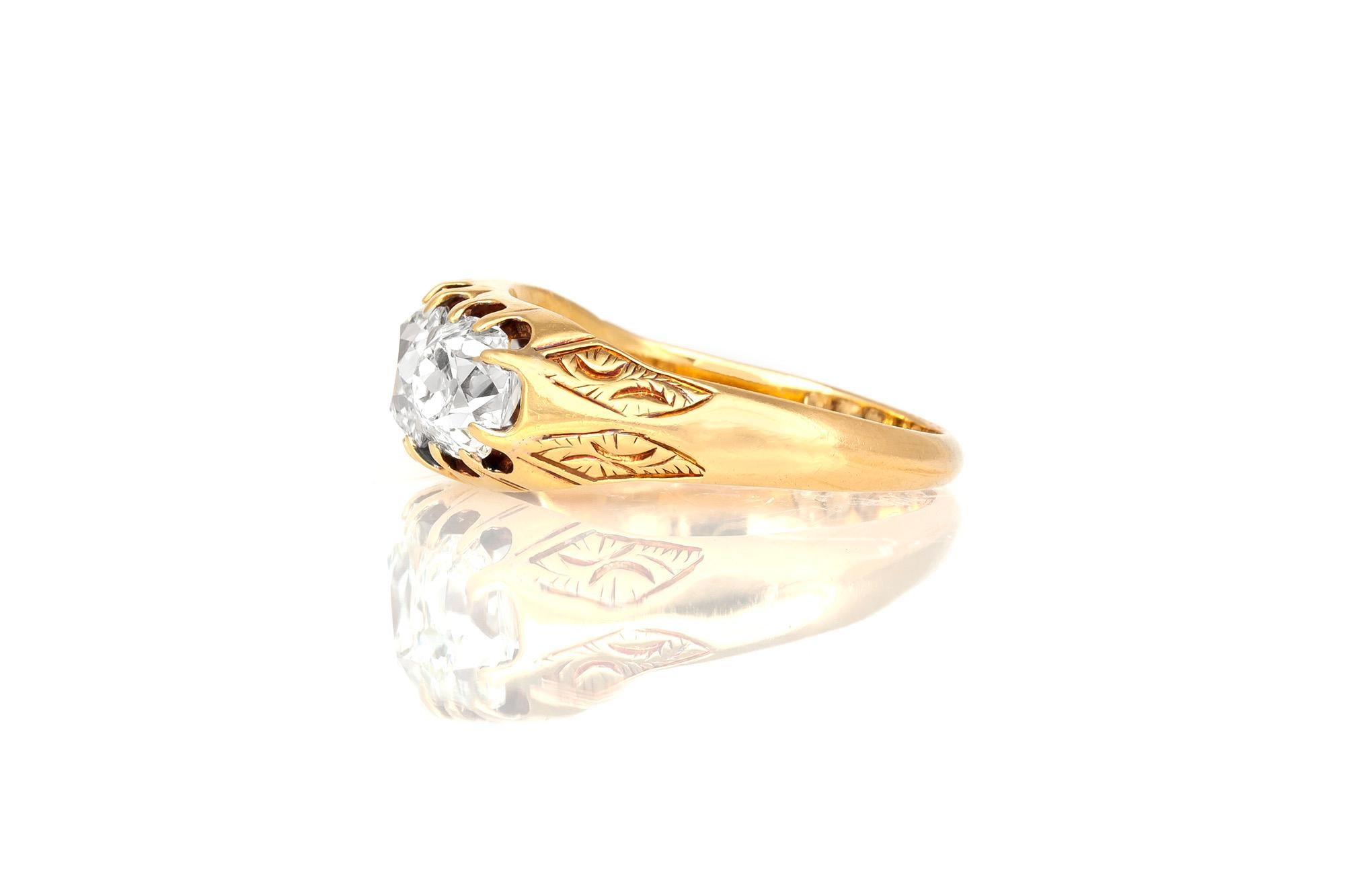 The beautoful ring is finely crafted in 18k yellow gold with three diamonds weighing approximately tota lof 4.50 carat.
Color H-I      Clarity VS-SI
circa 1900.
Easy to resize