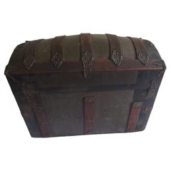 1900s Traditional Dome Top Steamer Trunk