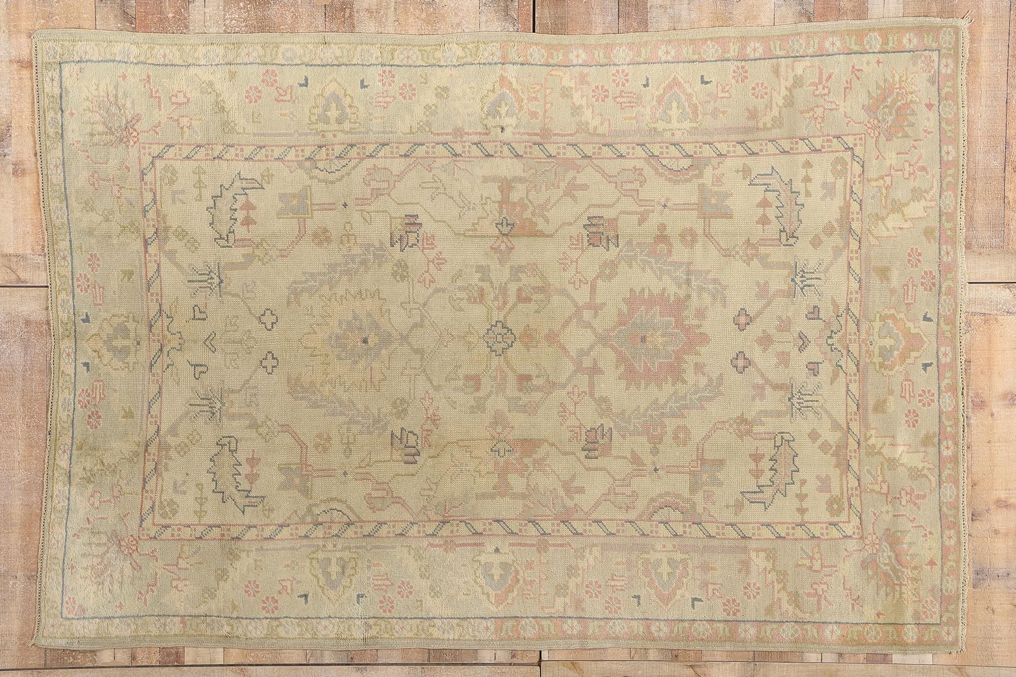 1900's Turkish Oushak Carpet with Modern Style For Sale 3