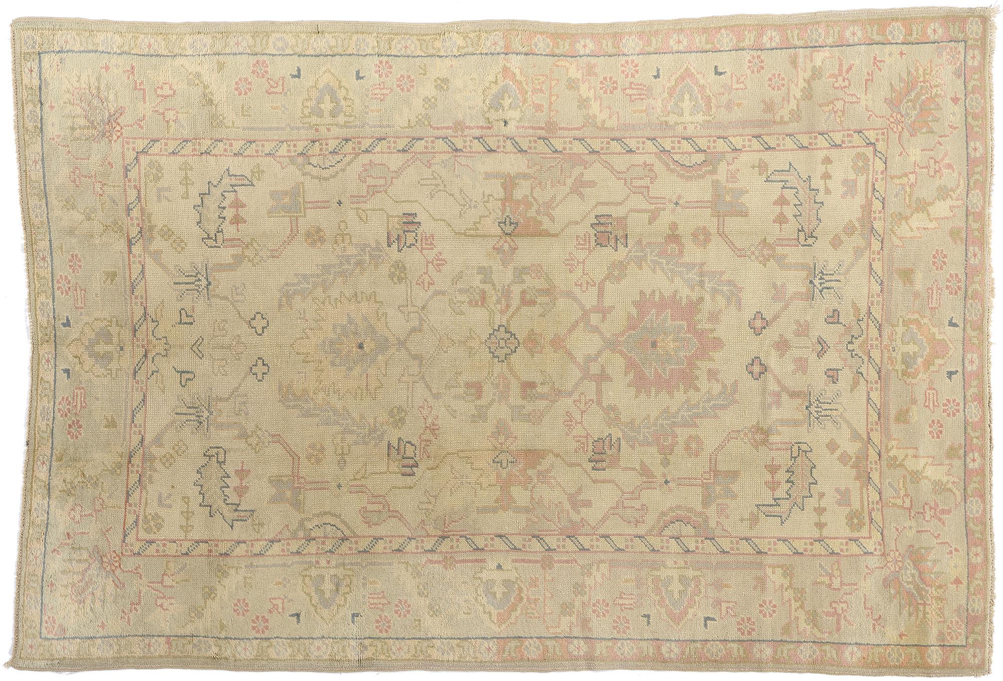 1900's Turkish Oushak Carpet with Modern Style For Sale 4