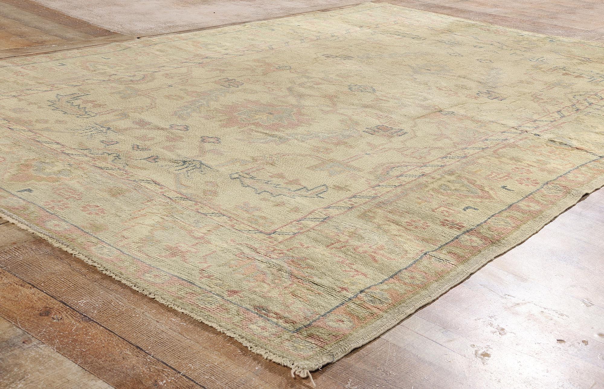 1900's Turkish Oushak Carpet with Modern Style For Sale 1